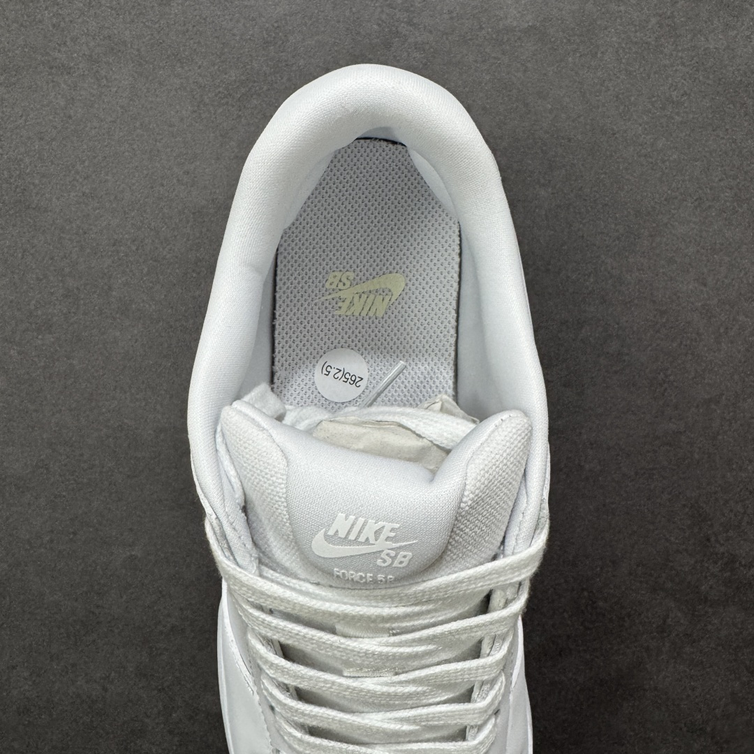 图片[7]-【公司级】Nike SB Force 58 是一款结合了经典篮球元素与滑板功能的鞋款。鞋身采用帆布、麂皮与冲孔细节，致敬传统篮球风格，呈现出复古又时尚的外观。加厚鞋舌设计提升穿着舒适度，内侧弹性衬布提供稳固贴合感，即使鞋带松脱也能保持鞋子贴合脚型。全新杯式外底设计兼顾耐久性与灵活性，减少磨合时间，提升滑板体验。鞋底Tri-Star纹理提供出色的抓地力和灵敏脚感。 货号：DH7505-100 尺码：36 36.5 37.5 38 38.5 39 40 40.5 41 42 42.5 43 44 45 编码：XSB220230-选品中心