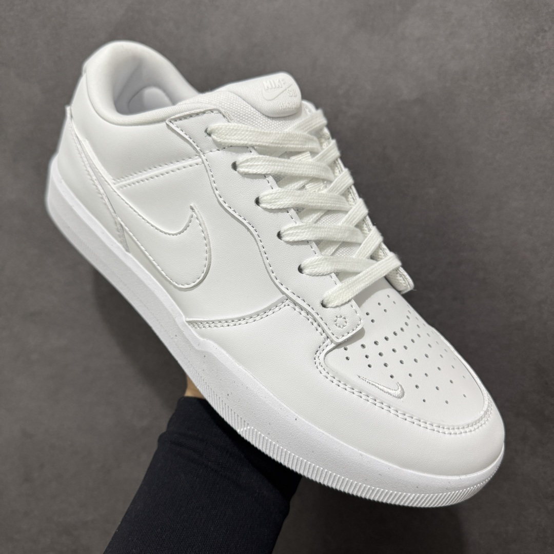 图片[3]-【公司级】Nike SB Force 58 是一款结合了经典篮球元素与滑板功能的鞋款。鞋身采用帆布、麂皮与冲孔细节，致敬传统篮球风格，呈现出复古又时尚的外观。加厚鞋舌设计提升穿着舒适度，内侧弹性衬布提供稳固贴合感，即使鞋带松脱也能保持鞋子贴合脚型。全新杯式外底设计兼顾耐久性与灵活性，减少磨合时间，提升滑板体验。鞋底Tri-Star纹理提供出色的抓地力和灵敏脚感。 货号：DH7505-100 尺码：36 36.5 37.5 38 38.5 39 40 40.5 41 42 42.5 43 44 45 编码：XSB220230-选品中心