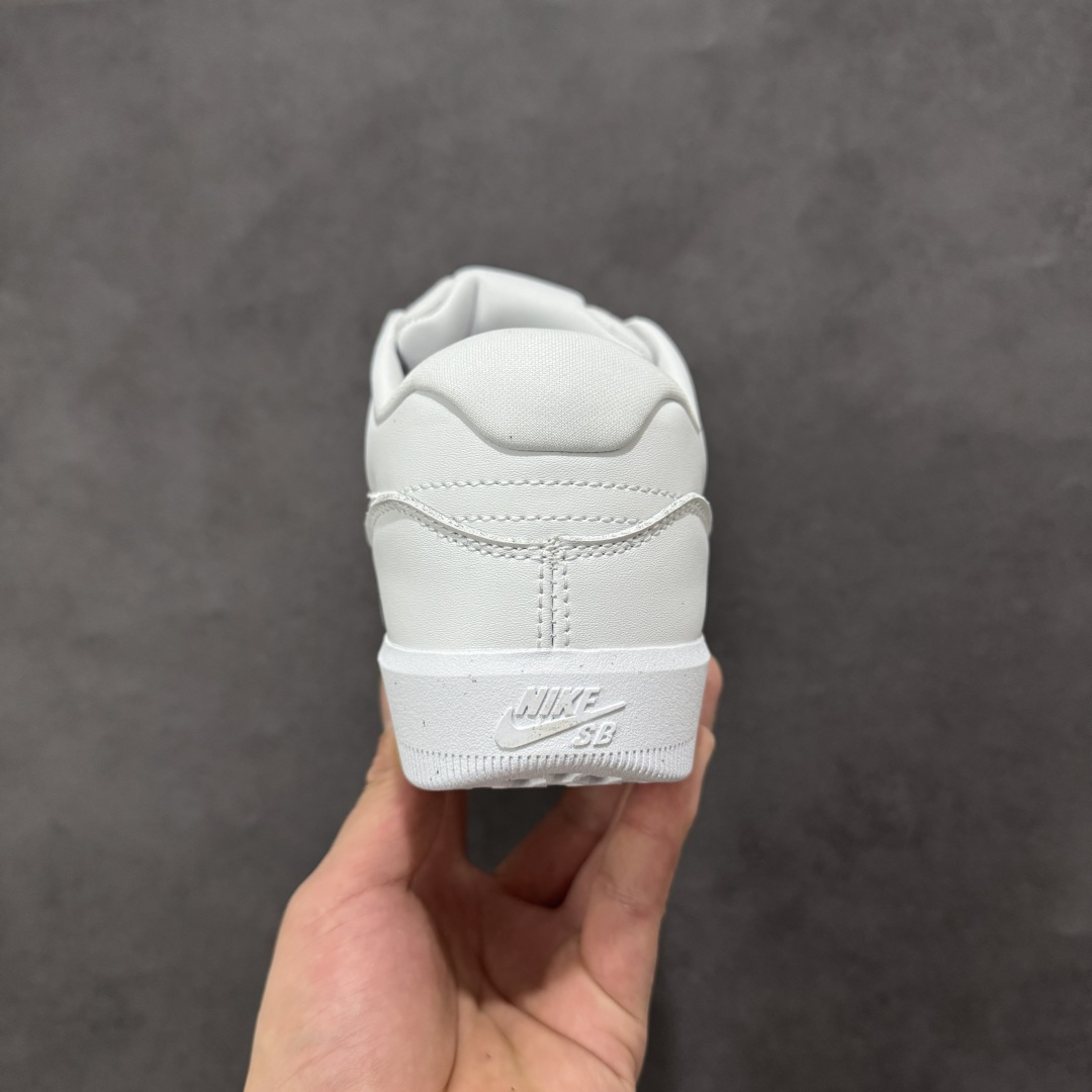 图片[4]-【公司级】Nike SB Force 58 是一款结合了经典篮球元素与滑板功能的鞋款。鞋身采用帆布、麂皮与冲孔细节，致敬传统篮球风格，呈现出复古又时尚的外观。加厚鞋舌设计提升穿着舒适度，内侧弹性衬布提供稳固贴合感，即使鞋带松脱也能保持鞋子贴合脚型。全新杯式外底设计兼顾耐久性与灵活性，减少磨合时间，提升滑板体验。鞋底Tri-Star纹理提供出色的抓地力和灵敏脚感。 货号：DH7505-100 尺码：36 36.5 37.5 38 38.5 39 40 40.5 41 42 42.5 43 44 45 编码：XSB220230-选品中心