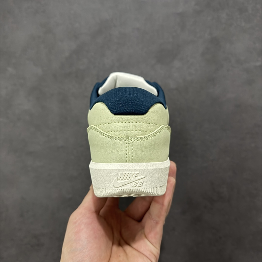 图片[4]-【公司级】Nike SB Force 58 是一款结合了经典篮球元素与滑板功能的鞋款。鞋身采用帆布、麂皮与冲孔细节，致敬传统篮球风格，呈现出复古又时尚的外观。加厚鞋舌设计提升穿着舒适度，内侧弹性衬布提供稳固贴合感，即使鞋带松脱也能保持鞋子贴合脚型。全新杯式外底设计兼顾耐久性与灵活性，减少磨合时间，提升滑板体验。鞋底Tri-Star纹理提供出色的抓地力和灵敏脚感。 货号：DV5476-300 尺码：36 36.5 37.5 38 38.5 39 40 40.5 41 42 42.5 43 44 45 编码：XSB220230-选品中心