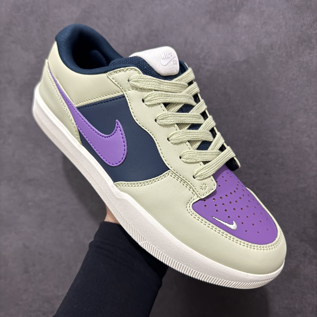 图片[3]-【公司级】Nike SB Force 58 是一款结合了经典篮球元素与滑板功能的鞋款。鞋身采用帆布、麂皮与冲孔细节，致敬传统篮球风格，呈现出复古又时尚的外观。加厚鞋舌设计提升穿着舒适度，内侧弹性衬布提供稳固贴合感，即使鞋带松脱也能保持鞋子贴合脚型。全新杯式外底设计兼顾耐久性与灵活性，减少磨合时间，提升滑板体验。鞋底Tri-Star纹理提供出色的抓地力和灵敏脚感。 货号：DV5476-300 尺码：36 36.5 37.5 38 38.5 39 40 40.5 41 42 42.5 43 44 45 编码：XSB220230-选品中心