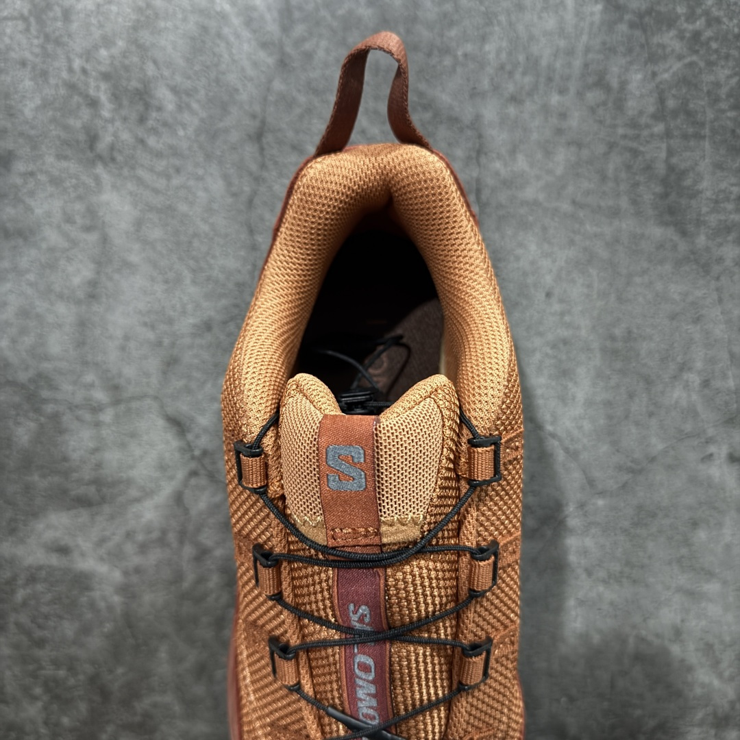 图片[8]-【Goat礼盒版】Salomon萨洛蒙2025秋冬新款XA pro 3D JEONG LI 二代系列新色系跑步鞋休闲运动鞋 479615 T0级别版本出货-只做市面市场第一档 皮面部位采用头层皮打造-横扫市面 中底搭载全掌玻璃纤维能量板和超厚弹性泡沫中底，跑动时推进力十足，缓震回馈很强，日常通勤或训练都很稳 鞋身长毛牛猄皮面设计，内层材质透气网面 穿着舒适度好 原版材质 原版大底 尺码：36-45-选品中心