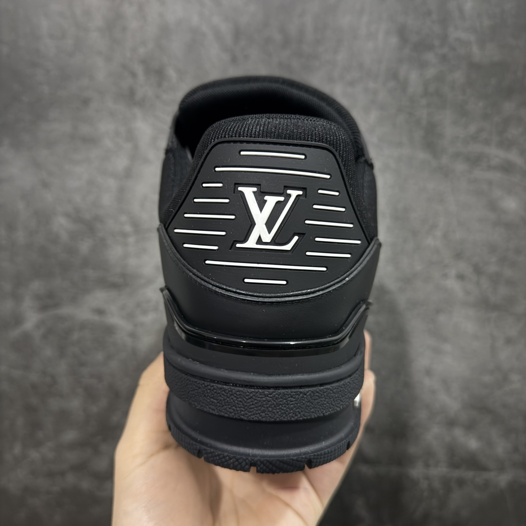图片[4]-【XC版本】Louis Vuitton LV Trainer系列 新配色入库上架 市场货一堆的东西没必要做文案吹嘘 实拍如图 所见即所得 细节细揣摩 让你感受真正的好货 尺码： 39 40 41 42 43 44 45 46-选品中心
