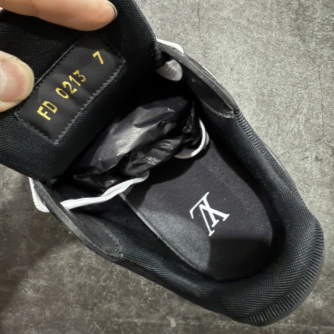 图片[7]-【XC版本】Louis Vuitton LV Trainer系列 新配色入库上架 市场货一堆的东西没必要做文案吹嘘 实拍如图 所见即所得 细节细揣摩 让你感受真正的好货 尺码： 39 40 41 42 43 44 45 46-选品中心