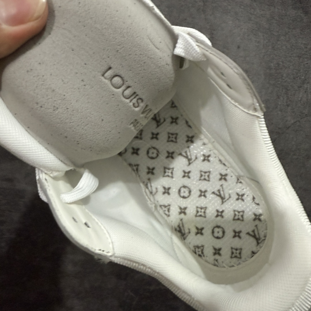 图片[9]-【XC版本】Louis Vuitton LV Trainer系列 新配色入库上架 市场货一堆的东西没必要做文案吹嘘 实拍如图 所见即所得 细节细揣摩 让你感受真正的好货 尺码： 39 40 41 42 43 44 45 46-选品中心