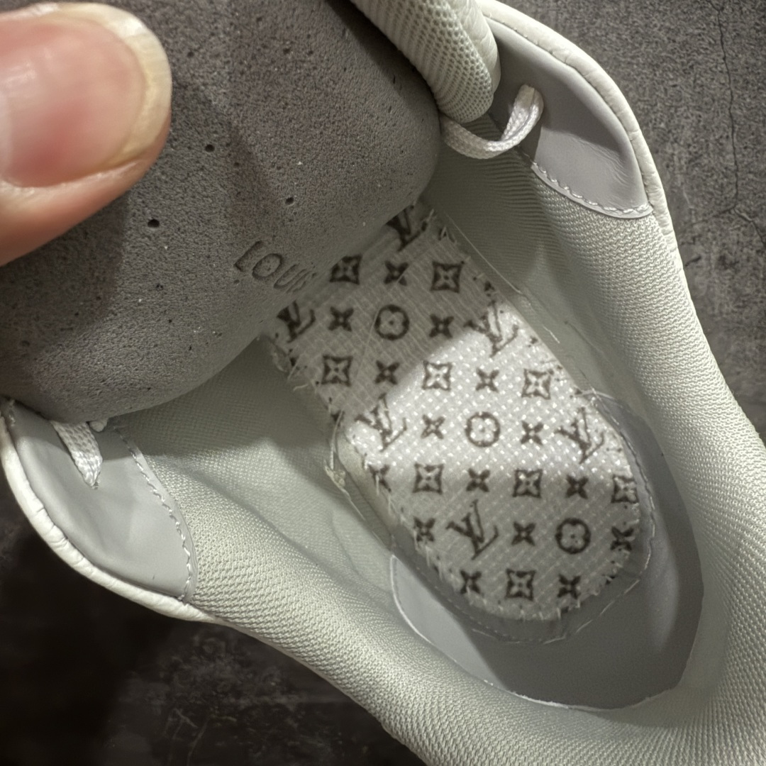 图片[9]-【XC版本】Louis Vuitton LV Trainer系列 新配色入库上架 市场货一堆的东西没必要做文案吹嘘 实拍如图 所见即所得 细节细揣摩 让你感受真正的好货 尺码： 39 40 41 42 43 44 45 46-选品中心