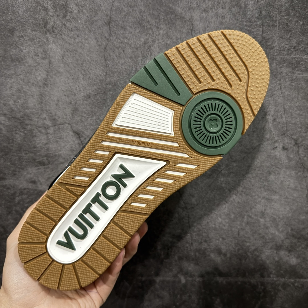 图片[9]-【YS纯原】广奢高端货 LOUIS VUITTON LV Trainer钻鞋｜低帮奢华板鞋绿棕钻鞋 ✦LV Trainer系列高阶版本，满钻设计吸睛度拉满 ✦手工镶嵌水钻，排列紧密，光泽度通透不廉价 ✦鞋面采用头层小牛皮＋钻面组合，质感高级 ✦原楦型开发，鞋型挺拔，上脚显脚小 ✦私模TPU组合厚底，稳定缓震，行走舒适 ✦细节对版，完成度高 ✦专柜级包装＋配件齐全 ✦舞台/夜场/穿搭炸街首选 尺码：39–45-选品中心