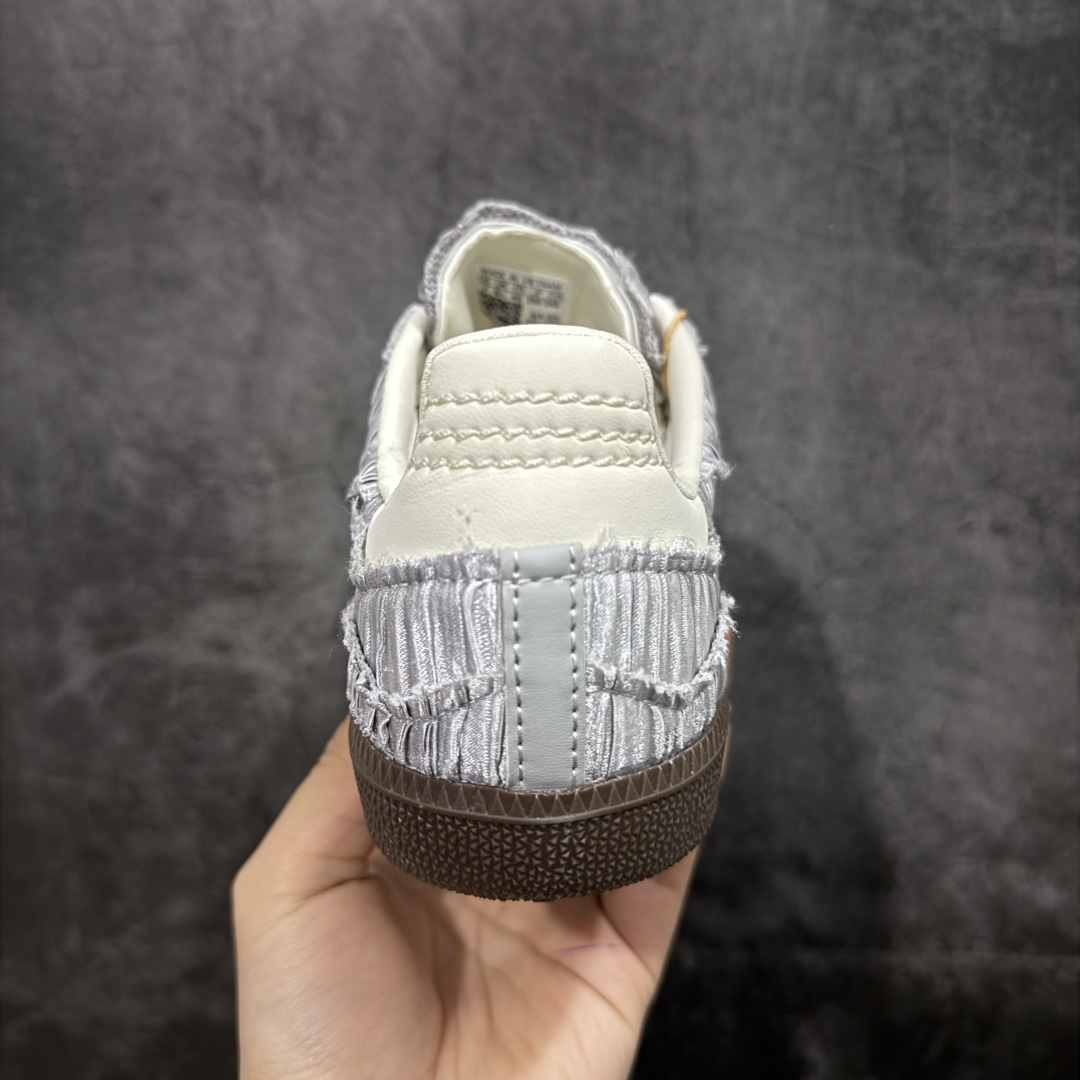 图片[4]-【公司级】Caroline Hu x Adidas Originals Samba OG 舒适百搭 防滑耐磨 低帮 阿迪达斯板鞋 少女心十足 细节点缀更是非常巧妙 充满趣味性 两副鞋带 可替换使用或花式系带 根据服饰的色彩随意切换造型 货号：JP9283 尺码：35.5 36 36.5 37 38 38.5 39 40 40.5 41 42-选品中心