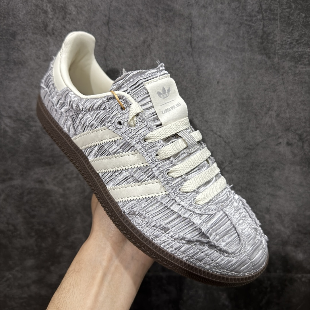 图片[3]-【公司级】Caroline Hu x Adidas Originals Samba OG 舒适百搭 防滑耐磨 低帮 阿迪达斯板鞋 少女心十足 细节点缀更是非常巧妙 充满趣味性 两副鞋带 可替换使用或花式系带 根据服饰的色彩随意切换造型 货号：JP9283 尺码：35.5 36 36.5 37 38 38.5 39 40 40.5 41 42-选品中心