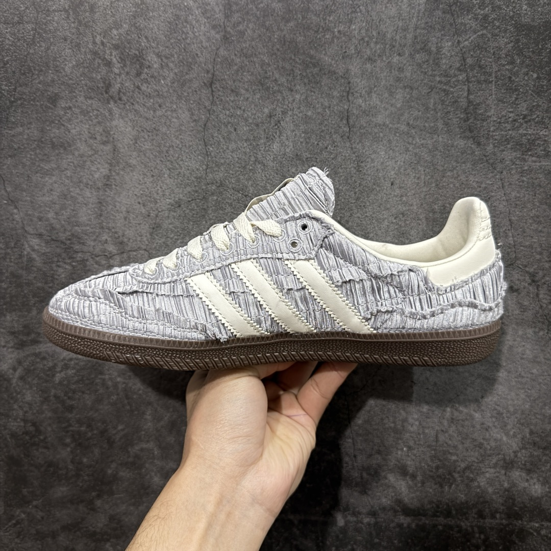 图片[2]-【公司级】Caroline Hu x Adidas Originals Samba OG 舒适百搭 防滑耐磨 低帮 阿迪达斯板鞋 少女心十足 细节点缀更是非常巧妙 充满趣味性 两副鞋带 可替换使用或花式系带 根据服饰的色彩随意切换造型 货号：JP9283 尺码：35.5 36 36.5 37 38 38.5 39 40 40.5 41 42-选品中心
