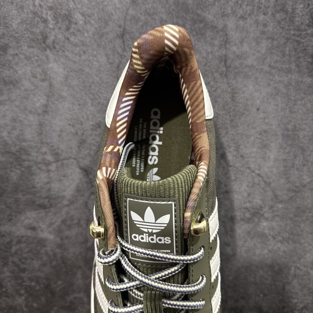 图片[8]-【公司级】Adidas Original Superstar 2 阿迪达斯 贝壳头2代 低帮 军绿色 男女同款 舒适百搭防滑耐磨低邦休闲板鞋经典贝壳头系列 鞋款整体以军绿色和白色为主体，搭配灯芯绒鞋舌和圆状黄棕相间的鞋带，鞋身两侧经典三条杠Logo采用白色点缀，鞋面多种皮革拼接，搭配标志性的贝壳鞋头，设计简约，时尚潮流。旨在伴你出行。心动不如行动，系好鞋带，出发吧。 货号：JR6991（2025.10发售） 尺码：35⅓ 36 36⅔ 37⅓ 38 38⅔ 39⅓ 40 40⅔ 41⅓ 42 42⅔ 43⅓ 44 44⅔ 45⅓ 编码：X1B240250-选品中心