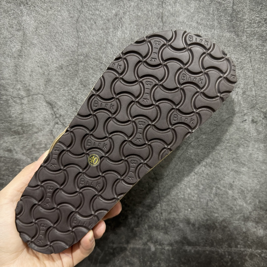 图片[9]-【莞顶G版】Birkenstock\\t 勃肯/博肯软木软底 羊毛一体休闲鞋 半拖 品质升级版 市场最好品质 十年ZP代工厂老师傅工艺 纯手工打造原汁原味博肯 市场最强版 没有之一 鞋面设计：选用陸丰A级进口羊皮毛，质地细腻，手感丰满；尺寸间障均匀，柔软，深度保暖；吸湿，进气，排汗 鞋子内里：化质澳洲羔羊皮分子结构可将水蒸气吸进多孔构体中，吸湿性好，透气性极住，保持脚底干爽 鞋底设计：型模EVA极富弹性，加持胎面设计，升级版独家私模，柔软回弹性好，耐折耐磨，防滑防踢 尺码： 35-45-选品中心