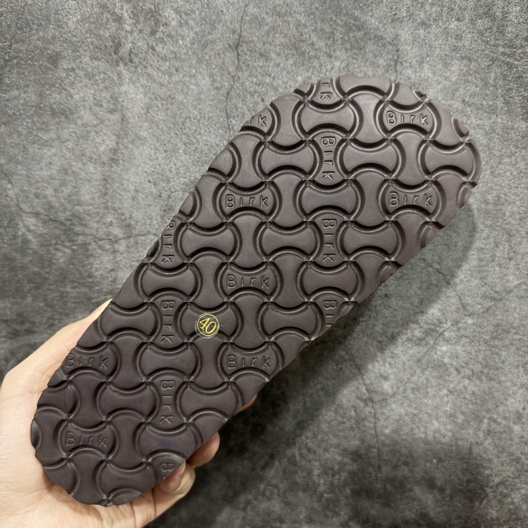 图片[9]-【莞顶G版】Birkenstock\\t 勃肯/博肯软木软底 羊毛一体休闲鞋 半拖 品质升级版 市场最好品质 十年ZP代工厂老师傅工艺 纯手工打造原汁原味博肯 市场最强版 没有之一 鞋面设计：选用陸丰A级进口羊皮毛，质地细腻，手感丰满；尺寸间障均匀，柔软，深度保暖；吸湿，进气，排汗 鞋子内里：化质澳洲羔羊皮分子结构可将水蒸气吸进多孔构体中，吸湿性好，透气性极住，保持脚底干爽 鞋底设计：型模EVA极富弹性，加持胎面设计，升级版独家私模，柔软回弹性好，耐折耐磨，防滑防踢 尺码： 35-45-选品中心