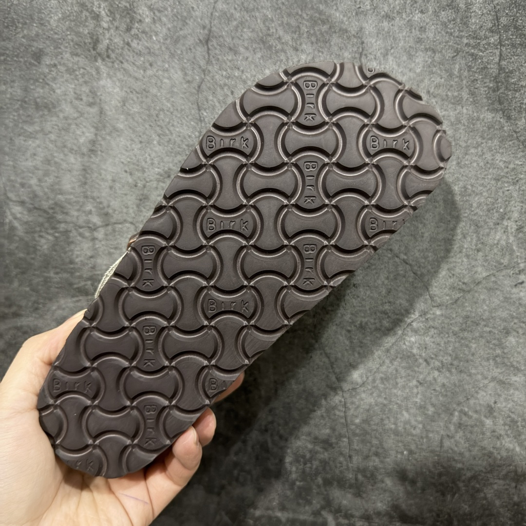 图片[9]-【莞顶G版】Birkenstock\\t 勃肯/博肯软木软底 羊毛一体休闲鞋 半拖 品质升级版 市场最好品质 十年ZP代工厂老师傅工艺 纯手工打造原汁原味博肯 市场最强版 没有之一 鞋面设计：选用陸丰A级进口羊皮毛，质地细腻，手感丰满；尺寸间障均匀，柔软，深度保暖；吸湿，进气，排汗 鞋子内里：化质澳洲羔羊皮分子结构可将水蒸气吸进多孔构体中，吸湿性好，透气性极住，保持脚底干爽 鞋底设计：型模EVA极富弹性，加持胎面设计，升级版独家私模，柔软回弹性好，耐折耐磨，防滑防踢 尺码： 35-45-选品中心