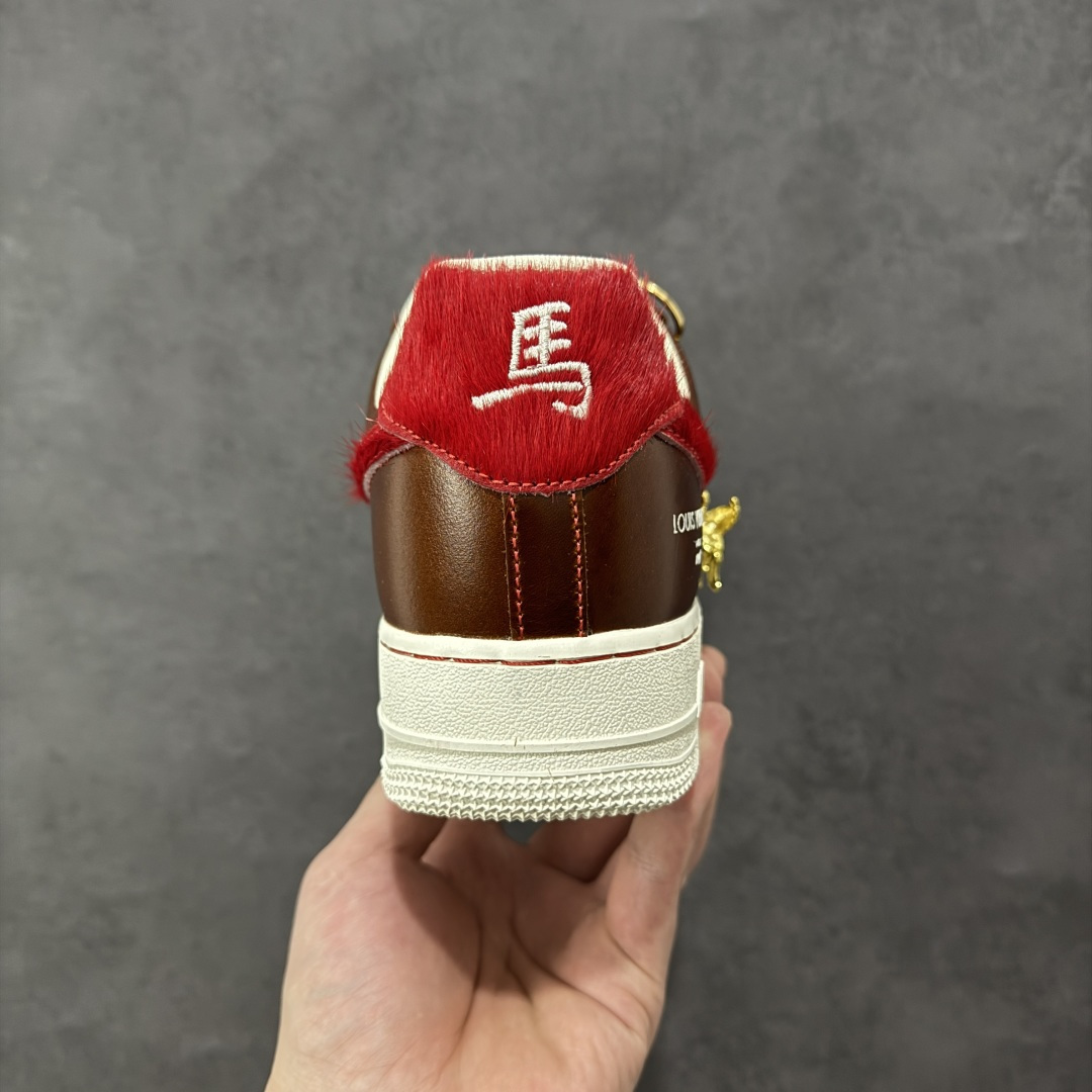 图片[4]-【定制版】NIke Air Force 1 \’07 Low “马年限定–复古棕咖赤红” 空军一号低帮 运动鞋 休闲鞋 折边针车 工艺难度大 原楦头原纸板 高端定制鞋盒 原厂鞋底 超高清洁度 细节完美 货号：FV3694-103 尺码：36 36.5 37.5 38 38.5 39 40 40.5 41 42 42.5 43 44 44.5 45 编码：HXSB310320-选品中心