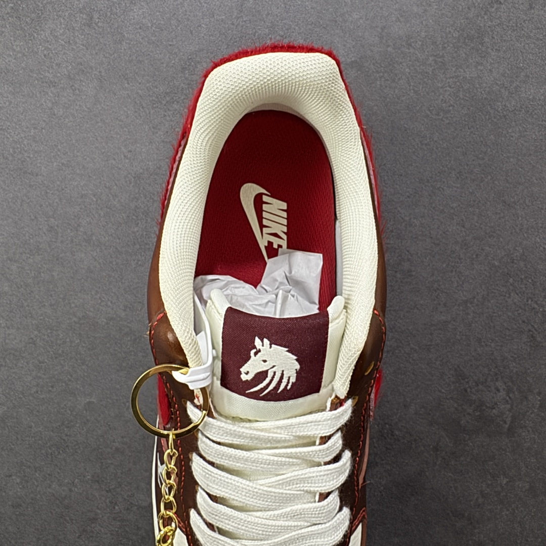图片[7]-【定制版】NIke Air Force 1 \’07 Low “马年限定–复古棕咖赤红” 空军一号低帮 运动鞋 休闲鞋 折边针车 工艺难度大 原楦头原纸板 高端定制鞋盒 原厂鞋底 超高清洁度 细节完美 货号：FV3694-103 尺码：36 36.5 37.5 38 38.5 39 40 40.5 41 42 42.5 43 44 44.5 45 编码：HXSB310320-选品中心