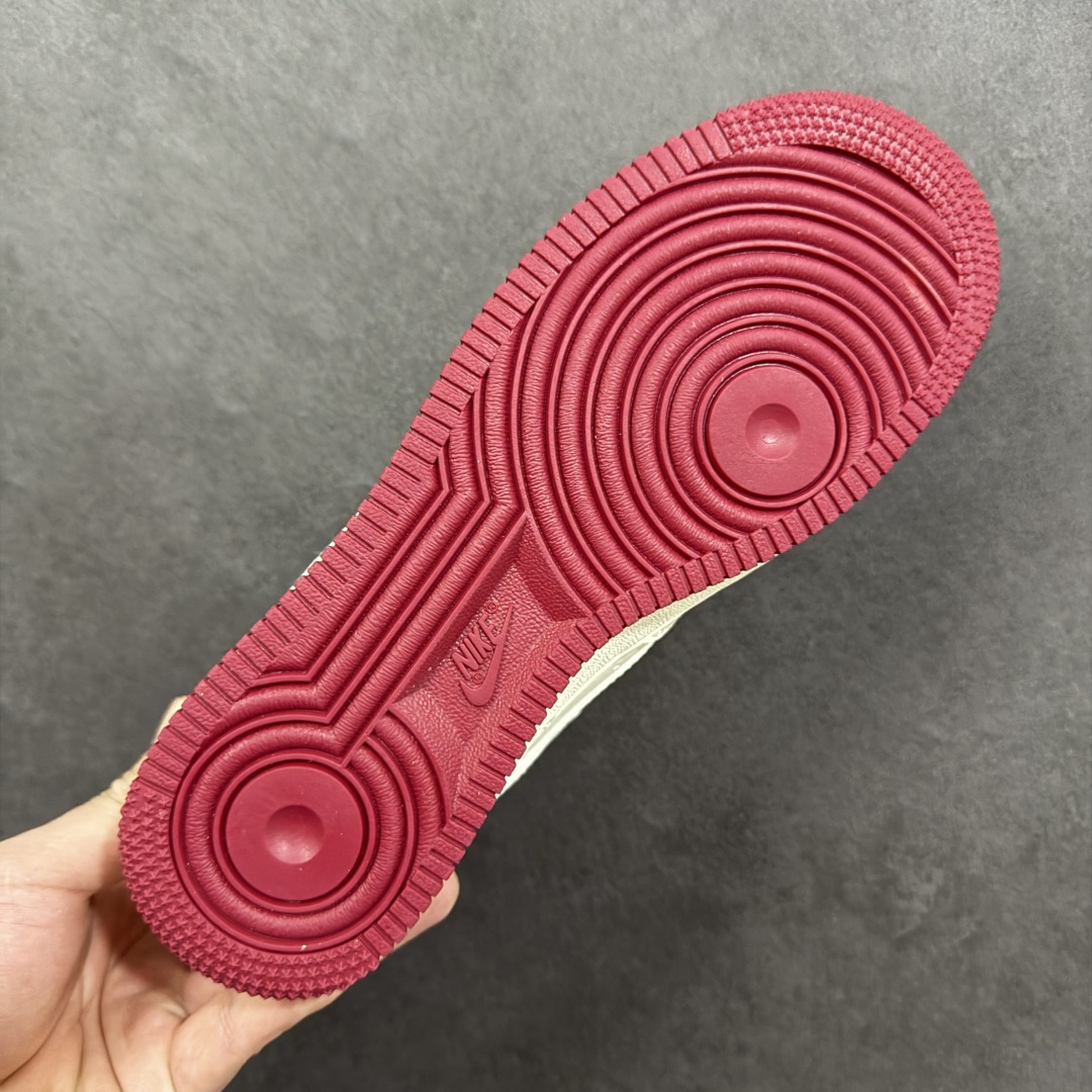 图片[9]-【定制版】NIke Air Force 1 ‘07 Low “ NIKE联名 —— 米红满天星 ”空军一号低帮 运动鞋 休闲鞋 折边针车 工艺难度大 原楦头原纸板 原装鞋盒 定制五金配件 内置全掌气垫 原厂鞋底 货号：JP2026-106 尺码：36 36.5 37.5 38 38.5 39 40 40.5 41 42 42.5 43 44 44.5 45-选品中心