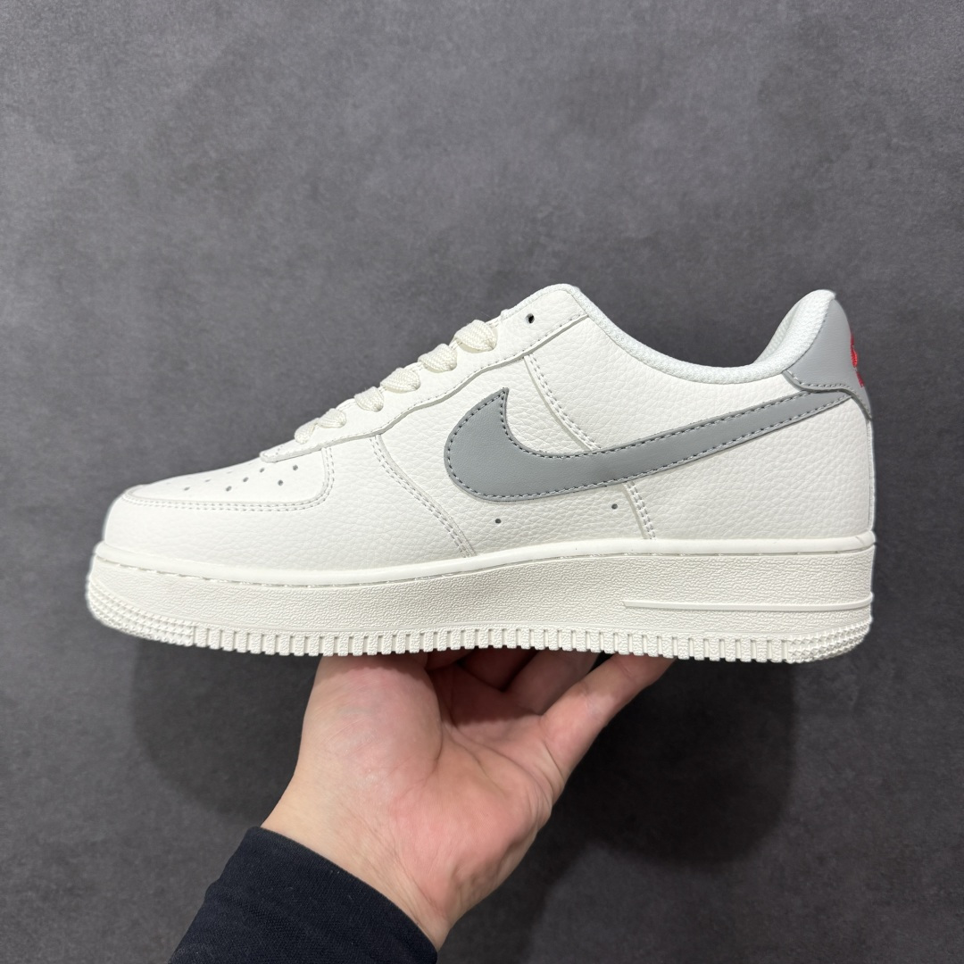 图片[2]-【定制版】NIke Air Force 1 ‘07 Low “ 北面联名 —— 米灰红 ”空军一号低帮 运动鞋 休闲鞋 折边针车 工艺难度大 原楦头原纸板 原装鞋盒 定制五金配件 内置全掌气垫 原厂鞋底 货号： MM3399-802 尺码：36 36.5 37.5 38 38.5 39 40 40.5 41 42 42.5 43 44 44.5 45-选品中心