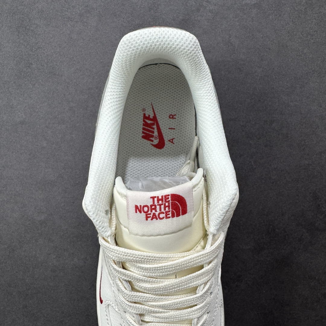 图片[7]-【定制版】NIke Air Force 1 ‘07 Low “ 北面联名 —— 米灰红 ”空军一号低帮 运动鞋 休闲鞋 折边针车 工艺难度大 原楦头原纸板 原装鞋盒 定制五金配件 内置全掌气垫 原厂鞋底 货号： MM3399-802 尺码：36 36.5 37.5 38 38.5 39 40 40.5 41 42 42.5 43 44 44.5 45-选品中心