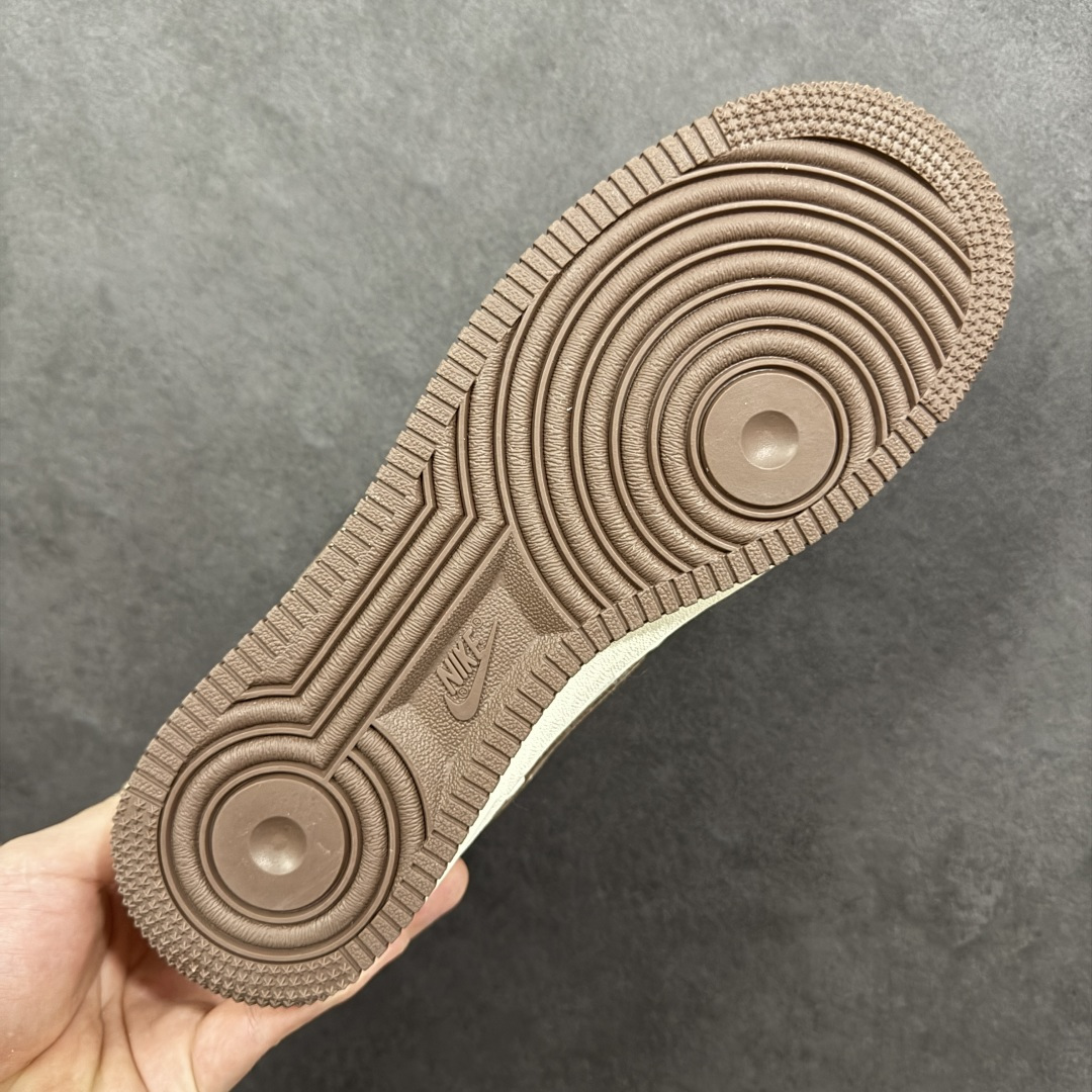 图片[9]-【定制版】NIke Air Force 1 ‘07 Low “ NIKE联名 —— 鬼脸米棕 ”空军一号低帮 运动鞋 休闲鞋 折边针车 工艺难度大 原楦头原纸板 原装鞋盒 定制五金配件 内置全掌气垫 原厂鞋底 货号： XD9314-614 尺码：36 36.5 37.5 38 38.5 39 40 40.5 41 42 42.5 43 44 44.5 45-选品中心