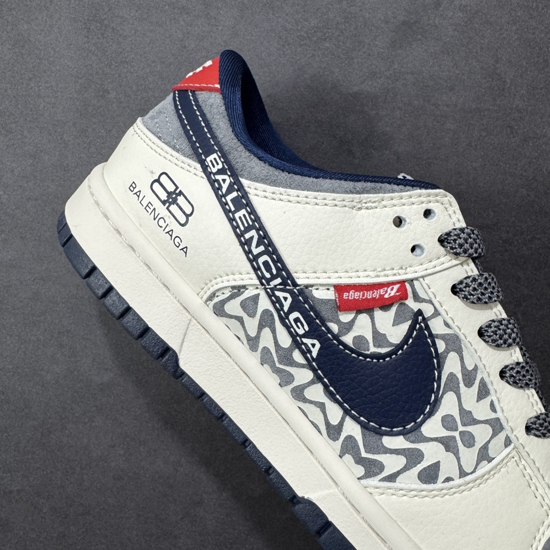 图片[6]-【定制版】高端定制Nike SB Dunk Low “巴黎世家联名——白灰蓝麂皮” 高端定制 低帮休闲板鞋 定制鞋盒 大厂纯原品质出货 超高清洁度 皮料切割干净无任何毛边 细节完美 货号：XD1588-242 尺码：36 36.5 37.5 38 38.5 39 40 40.5 41 42 42.5 43 44 44.5 45 编码：HXSB330340-选品中心