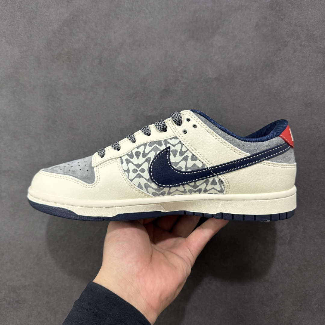 图片[2]-【定制版】高端定制Nike SB Dunk Low “巴黎世家联名——白灰蓝麂皮” 高端定制 低帮休闲板鞋 定制鞋盒 大厂纯原品质出货 超高清洁度 皮料切割干净无任何毛边 细节完美 货号：XD1588-242 尺码：36 36.5 37.5 38 38.5 39 40 40.5 41 42 42.5 43 44 44.5 45 编码：HXSB330340-选品中心