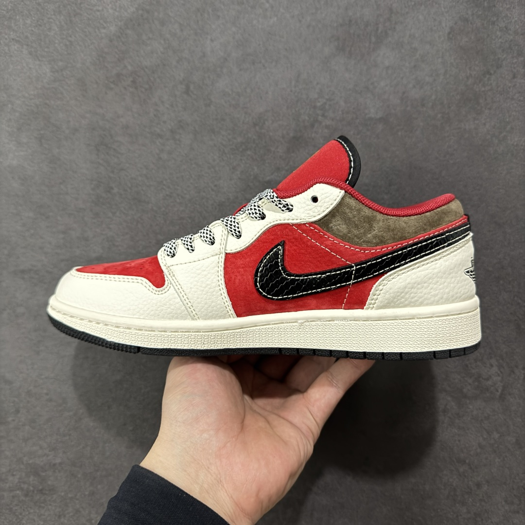 图片[2]-【定制版】Nike Jordan Air Jordan 1“ 马年限定——骏马奔腾” 高端定制 低帮 复古 减震 防滑 耐磨 篮球鞋 定制鞋盒 大厂纯原品质出货 超高清洁度 皮料切割干净无任何毛边 细节完美 货号：FC7688-203 尺码：36 36.5 37.5 38 38.5 39 40 40.5 41 42 42.5 43 44 44.5 45 编码：HXSB330340-选品中心