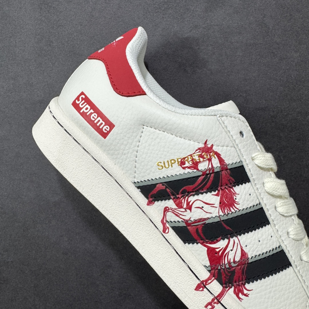 图片[6]-【定制版】Ad Superstar 定制配色 三叶草低帮休闲百搭贝壳头板鞋 “Supreme联名-马年限定” 公司级版本 大厂流水作业生产 超高清洁度 皮料切割干净无任何毛边 细节完美 货号：JX8905 尺码：36 36.5 37 38 38.5 39 40 40.5 41 42 42.5 43 44 44.5 45-选品中心
