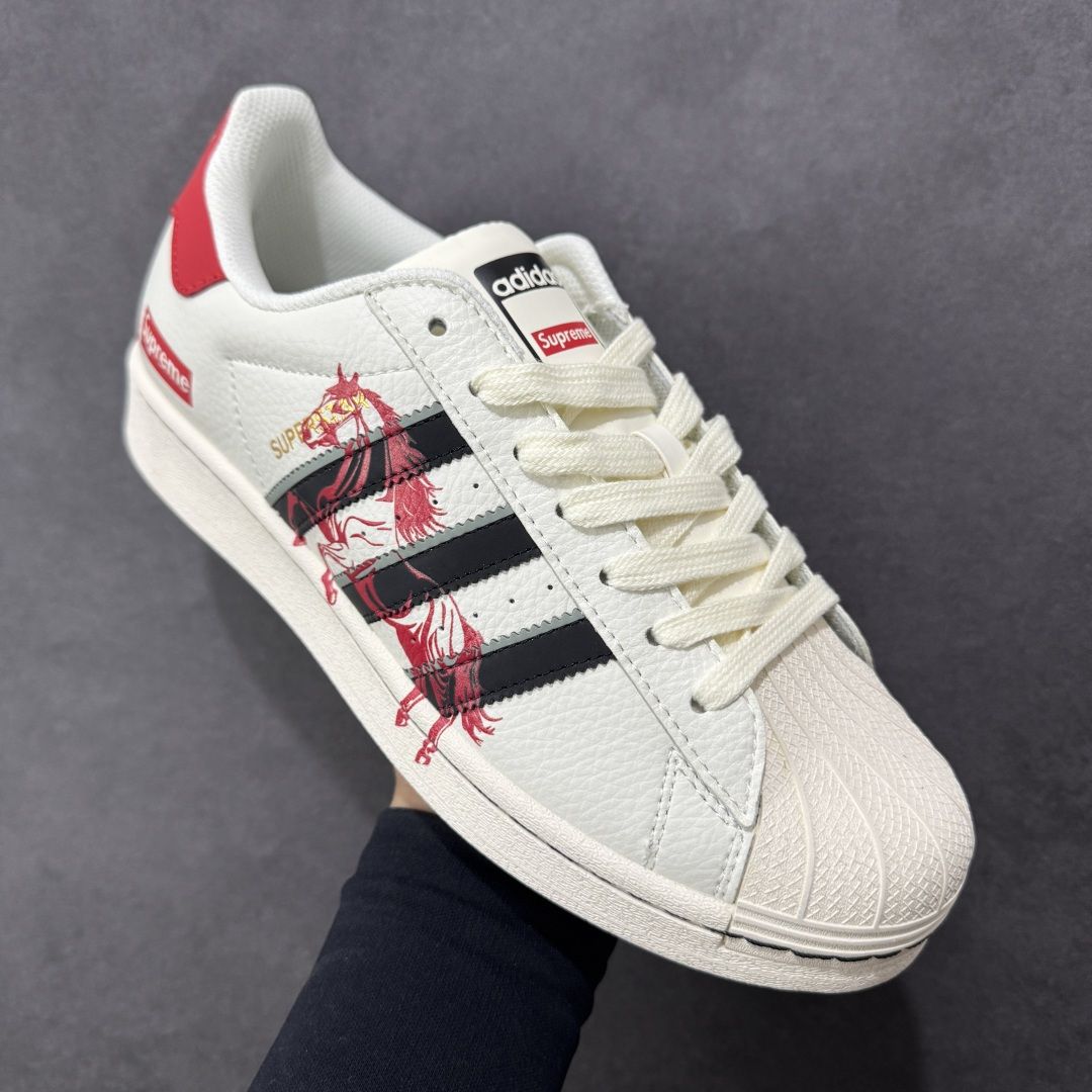图片[3]-【定制版】Ad Superstar 定制配色 三叶草低帮休闲百搭贝壳头板鞋 “Supreme联名-马年限定” 公司级版本 大厂流水作业生产 超高清洁度 皮料切割干净无任何毛边 细节完美 货号：JX8905 尺码：36 36.5 37 38 38.5 39 40 40.5 41 42 42.5 43 44 44.5 45-选品中心