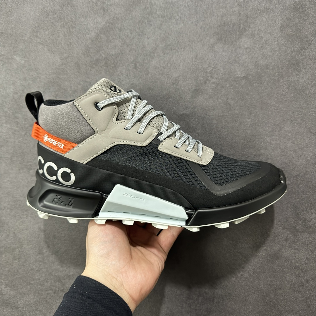 【广东纯原版】ECCO爱步运动鞋 BIOMC系列全新品质 透气轻便防滑缓震牛皮跑鞋健步 甄选优质皮面搭配纺织装饰 脚感柔软舒适 透气不闷脚 自然律动科技鞋楦 符合人体工学 带来近乎裸足的运动体验 直接注塑粘胶鞋底 连接鞋面和鞋底 一体成型 合脚稳固 橡胶大底适应多种地形 防滑耐磨 稳定支撑 完美平衡颜值与性能 拓展穿搭可能性 货号：823804-50598 尺码：39 40 41 42 43 44（皮鞋码）-选品中心