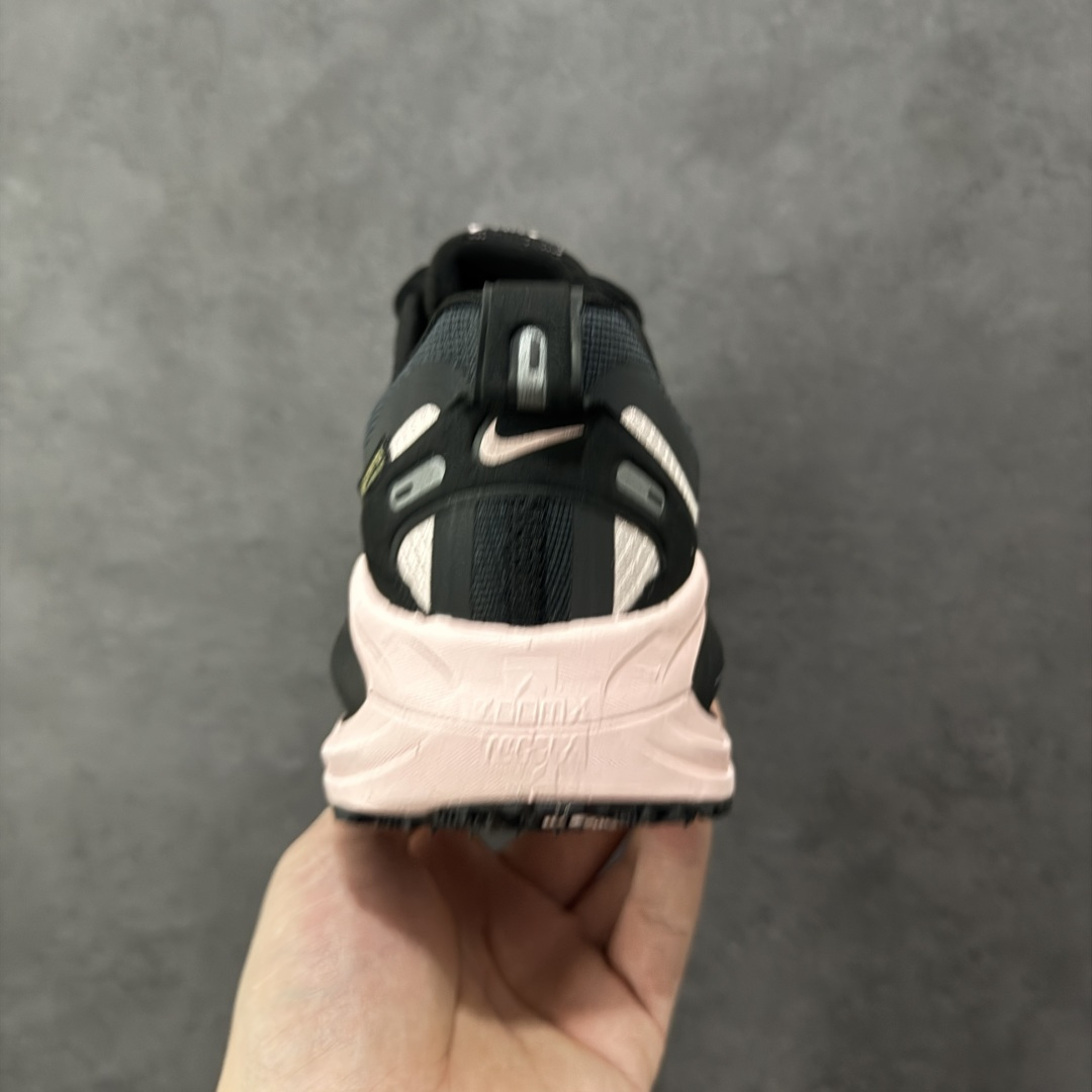 图片[4]-【公司级】Nike VOMERO 18 GTX 耐克 舒适减震防滑 低帮跑步鞋 全掌ReactX泡绵中底 前掌和后跟还配备了Air Zoom气垫单元 据说跑起来更快更舒适哦 这次最大的升级点 首次引入了ReactX泡绵 货号：HQ7002-003 尺码：36-41带半码-选品中心