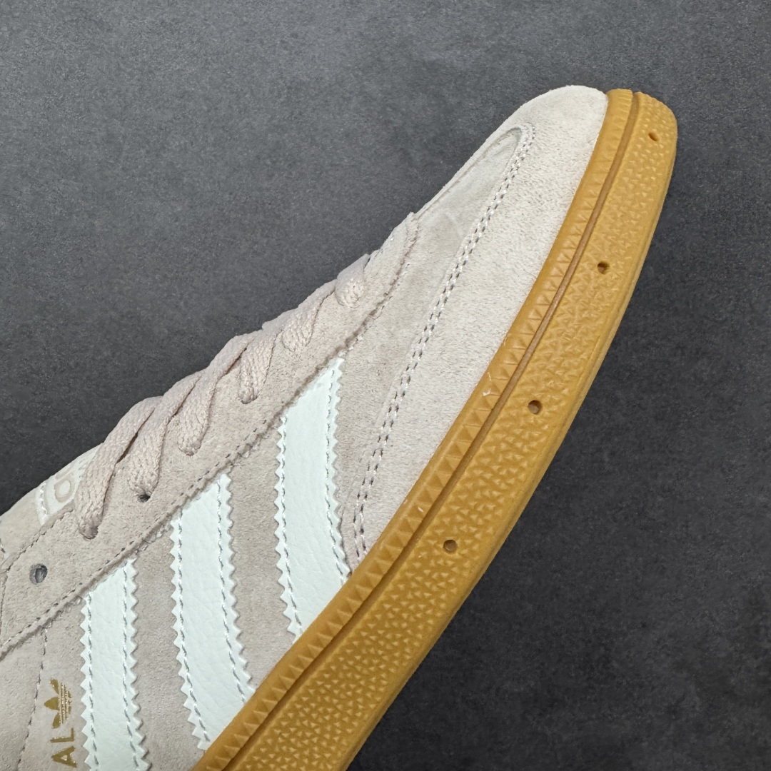 图片[5]-【YH版本】SQ二代 新款出货 头层反毛皮 Adidas Handball Spezial 三叶草手球特别版圣帕特里克节联名款 全鞋采用yezzy500一样的皮料 进口长绒皮，特殊工艺技术 原盒包装 牛筋耐磨大底 承载青春情怀的板鞋，是现在潮男靓女上脚的大热鞋款 经典三条杠装饰鞋侧 品牌辨识度清晰 货号：JH8882 尺码：36 36.5 37 38 38.5 39 40 40.5 41 编码：YHB190200-选品中心