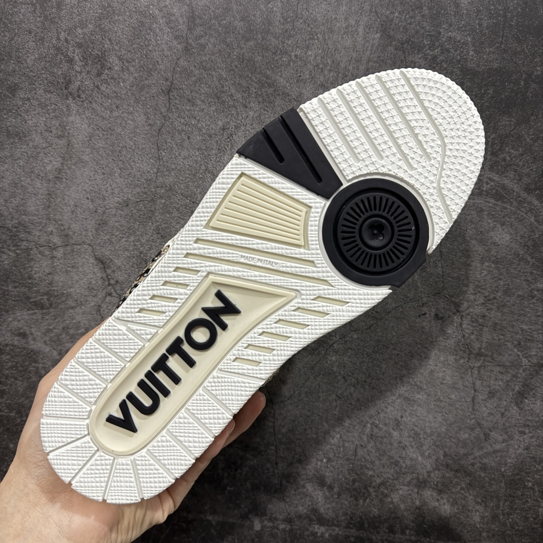 图片[9]-【外贸礼盒版】外贸订单 2026新货 LV驴牌 四叶草Louis Vuiton·路易威登 LV Skate 系列板鞋篮球鞋休闲运动鞋！ 内舌编码同步官方VL0620 此款LV Trainer运动鞋是由设计师Virgil Abloh由复古篮球鞋激发的经典创意，此次拼接光滑牛皮革和Monogram压纹粒面牛皮革，再以Monogram花卉点缀橡胶外底，映现一体色彩中的醒目跳跃！ 原版进口头层牛皮 原版定制透气网里 原版开模双色TPU组合大底 厚底约3cm 尺码：36 37 38 39 40 41 42 43 44 45 46-选品中心