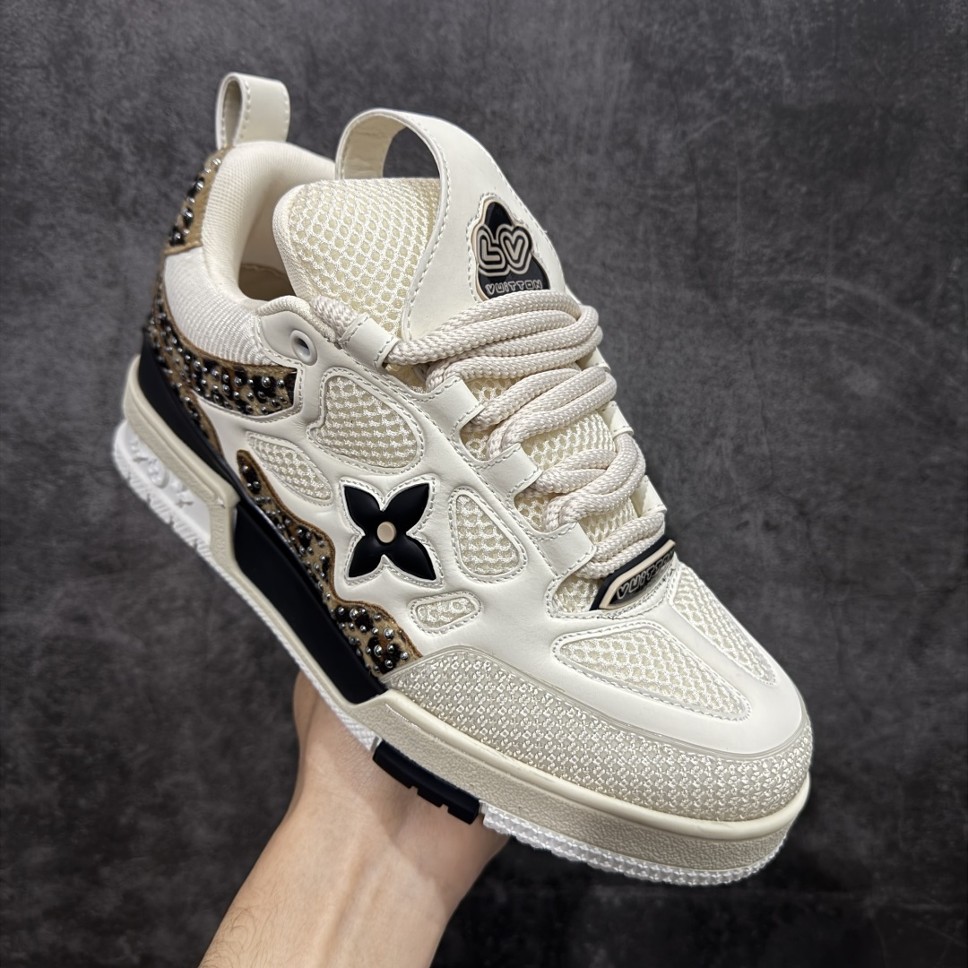 图片[3]-【外贸礼盒版】外贸订单 2026新货 LV驴牌 四叶草Louis Vuiton·路易威登 LV Skate 系列板鞋篮球鞋休闲运动鞋！ 内舌编码同步官方VL0620 此款LV Trainer运动鞋是由设计师Virgil Abloh由复古篮球鞋激发的经典创意，此次拼接光滑牛皮革和Monogram压纹粒面牛皮革，再以Monogram花卉点缀橡胶外底，映现一体色彩中的醒目跳跃！ 原版进口头层牛皮 原版定制透气网里 原版开模双色TPU组合大底 厚底约3cm 尺码：36 37 38 39 40 41 42 43 44 45 46-选品中心