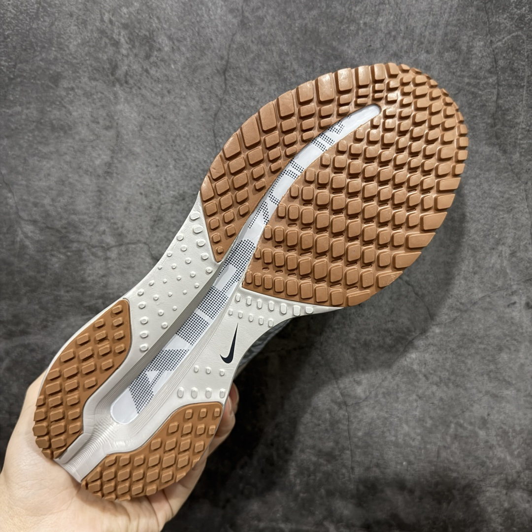 图片[9]-【S版纯原】Nike Pegasus Premium Airscape 舒适百搭减震防滑耐磨透气 低帮跑步鞋 灰绿色 HQ2592-010    低帮跑步鞋，简约又不失活力，上脚超吸睛。  它不仅颜值高，性能更是一绝！  全掌气垫科技，减震防滑超耐磨，每一步都能感受到强劲回弹，给双脚舒适支撑。  透气鞋面，跑步时双脚也能自由呼吸。    #独家原包 原底原料 开模打造  #原厂鞋标 高精密准度  #原楦原纸板开发 匹配原版98%以上  #后跟弧度 正确呈现  #原厂皮料 质感无敌  #皮料切割干净 无任何毛边 清洁度细节完美    尺码：35.5-46-选品中心