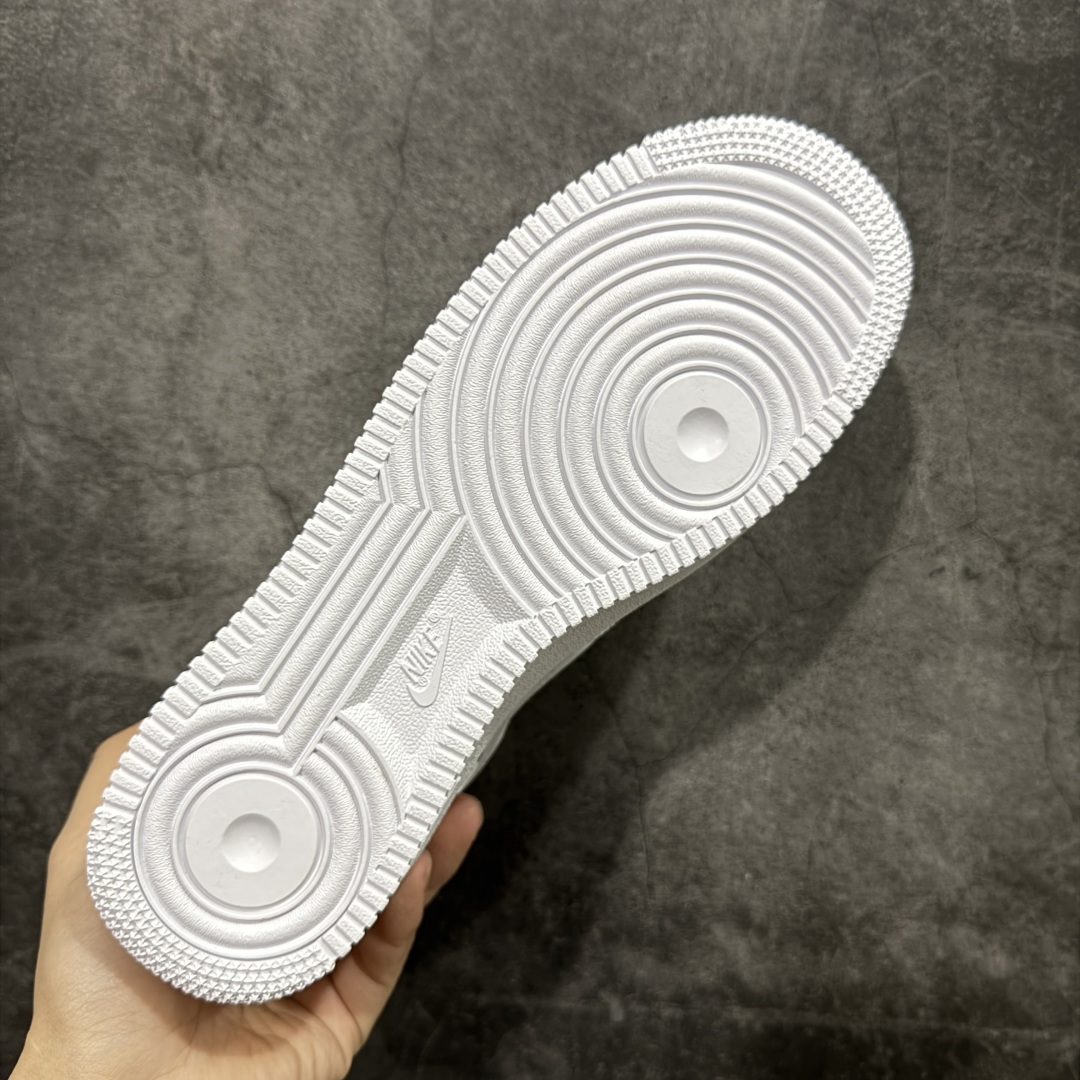 图片[9]-【XC/T版纯原】Air Force 1 Low AF1空军纯白低帮 CW2288-111 抄底的价格 完美品质 完全吊打市场所有同价位上下版本 偏软质头层皮料 完美鞋型 钩子裁边清洁度无敌！ 针车走线图片放大看相当整齐，鞋带口冲孔与鞋头冲孔非常圆润干净 无任何毛边，正确做旧鞋带金属铁片，中底走线 鞋垫刷胶 大底含气垫都是基本操作！独家有货，全码可接！ 尺码：36-45 目前此价位你能找到的最优的一个版本没有之一-选品中心