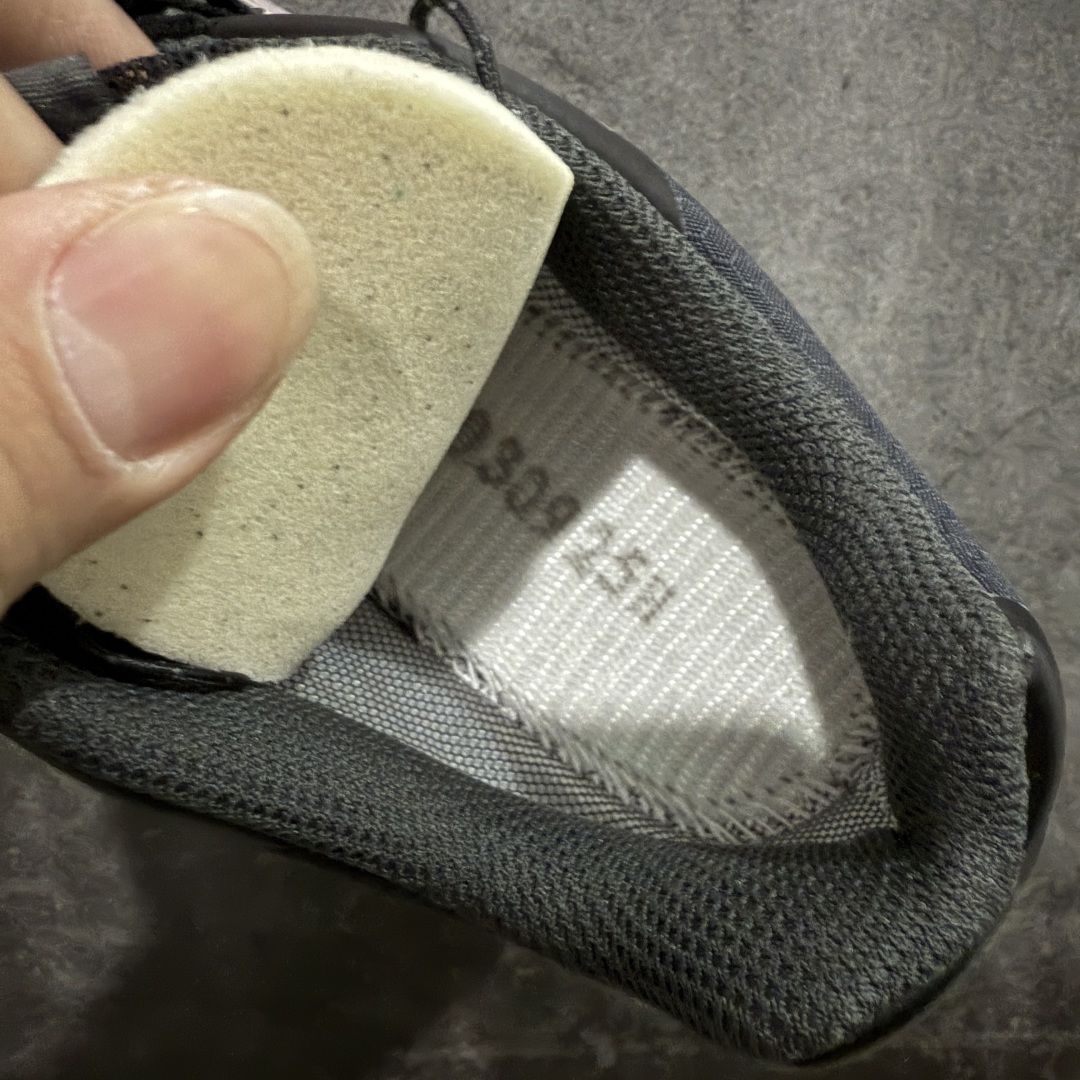 图片[8]-【巅峰升级版】 Salomon XT-6 GTX 防水款新配色478614 萨洛蒙复古潮流户外机能登山跑鞋 纯原外贸平台特供订单 耗时半年巨作 全套原纸板楦头开发 原厂特供网布配套加持 确保原汁原味 完美呈现版型 原档数据独家私模五层组合大底 原装Ortholite轻量化鞋垫 中底布带钢印编号 原厂TPU锁扣 进口港宝加持 后跟自然饱满 还原公司包裹性 鞋面以“锯齿”状的包裹系统呈现 在基色底之下加入了各种色点缀 将公司的最新技术和时尚前卫的造型融入耐用的长跑款式中 鞋面由 TPU 薄膜制成 并焊接在高耐磨网眼上 使其既时尚又坚固 由 ACS底盘支撑 可增强稳定性和支撑力 以及由橡胶凸耳 Contragrip外底覆盖的 EVA 缓冲中底 旨在应对崎岖的地形 鞋舌上的彩色Salomon 标签、Quicklace 系统以及鞋头、鞋舌和鞋跟上的附加品牌使细节更加完美 让穿着者可以轻松驾驭户外与通勤下的任何运动生活场景 无缝鞋身户外随意纵横 颜值与脚感兼备 出街通勤 绝对非常吸睛 你值得拥有 尺码：36 36.5 37.5 38 38.5 39 40 40.5 41 42 42.5 43 44 44.5 45-选品中心