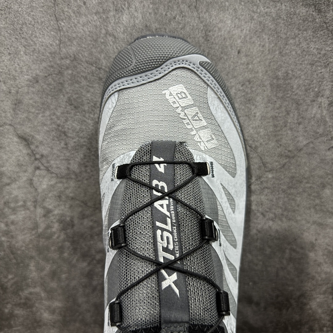 图片[5]-【莞产原底面】Salomon XT-4 OG Advanced 萨洛蒙系列低帮城市越野机能透气休闲运动鞋 478769 鞋舌处附有迷你网眼袋收纳鞋绳以及下方的多色 Logo 标签 接着搭载奶油色 ACS 技术中底以及金色 TPU 塑料部件提升鞋款耐用性 中底与鞋面之间饰有海蓝色条状细节有效增添鞋款层次 最后应用黑色 Contragrip Chevron 外底完成鞋款设计 这次配色颇为高调 两款配色均以绚丽的渐变设计呈现 一款以粉紫渐变主打 另一款以黄绿渐变呈现 视觉效果相当吸睛 鞋面的使用玻璃纤维覆盖物加固 并通过细绳扣系带系统进行锁定 Salomon 的品牌logo 出现在脚后跟和前掌部位 中底虽然偏薄 但非常耐用 与模压塑料ACS 框架以及致密AC2 Muscle 鞋底单元结合 能够提供出色的支撑力和缓冲性 尺码：36 36.5 37.5 38 38.5 39 40 40.5 41 42 42.5 43 44 44.5 45-选品中心