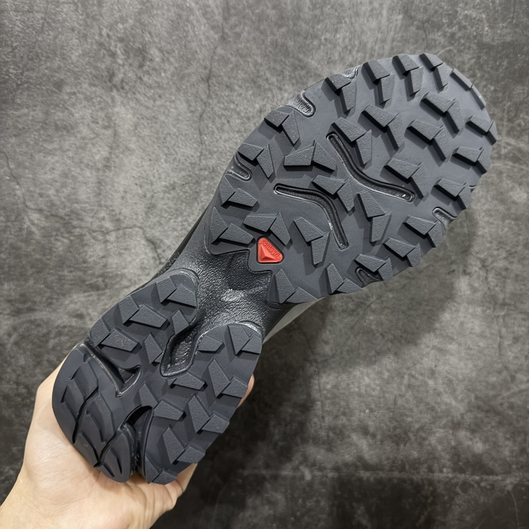 图片[9]-【莞产原底面】Salomon XT-4 OG Advanced 萨洛蒙系列低帮城市越野机能透气休闲运动鞋 478769 鞋舌处附有迷你网眼袋收纳鞋绳以及下方的多色 Logo 标签 接着搭载奶油色 ACS 技术中底以及金色 TPU 塑料部件提升鞋款耐用性 中底与鞋面之间饰有海蓝色条状细节有效增添鞋款层次 最后应用黑色 Contragrip Chevron 外底完成鞋款设计 这次配色颇为高调 两款配色均以绚丽的渐变设计呈现 一款以粉紫渐变主打 另一款以黄绿渐变呈现 视觉效果相当吸睛 鞋面的使用玻璃纤维覆盖物加固 并通过细绳扣系带系统进行锁定 Salomon 的品牌logo 出现在脚后跟和前掌部位 中底虽然偏薄 但非常耐用 与模压塑料ACS 框架以及致密AC2 Muscle 鞋底单元结合 能够提供出色的支撑力和缓冲性 尺码：36 36.5 37.5 38 38.5 39 40 40.5 41 42 42.5 43 44 44.5 45-选品中心