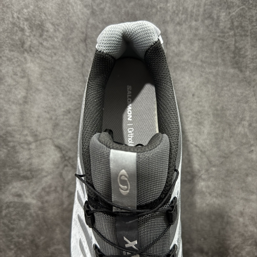 图片[8]-【莞产原底面】Salomon XT-4 OG Advanced 萨洛蒙系列低帮城市越野机能透气休闲运动鞋 478769 鞋舌处附有迷你网眼袋收纳鞋绳以及下方的多色 Logo 标签 接着搭载奶油色 ACS 技术中底以及金色 TPU 塑料部件提升鞋款耐用性 中底与鞋面之间饰有海蓝色条状细节有效增添鞋款层次 最后应用黑色 Contragrip Chevron 外底完成鞋款设计 这次配色颇为高调 两款配色均以绚丽的渐变设计呈现 一款以粉紫渐变主打 另一款以黄绿渐变呈现 视觉效果相当吸睛 鞋面的使用玻璃纤维覆盖物加固 并通过细绳扣系带系统进行锁定 Salomon 的品牌logo 出现在脚后跟和前掌部位 中底虽然偏薄 但非常耐用 与模压塑料ACS 框架以及致密AC2 Muscle 鞋底单元结合 能够提供出色的支撑力和缓冲性 尺码：36 36.5 37.5 38 38.5 39 40 40.5 41 42 42.5 43 44 44.5 45-选品中心