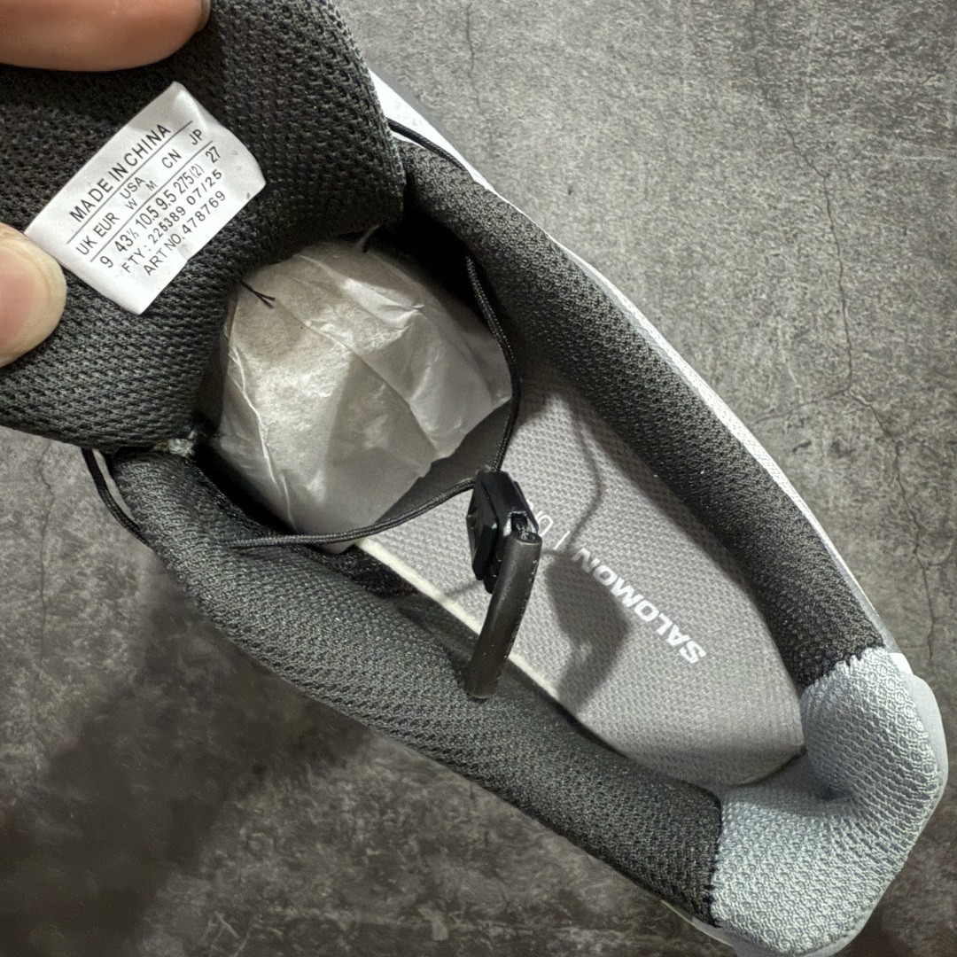 图片[7]-【莞产原底面】Salomon XT-4 OG Advanced 萨洛蒙系列低帮城市越野机能透气休闲运动鞋 478769 鞋舌处附有迷你网眼袋收纳鞋绳以及下方的多色 Logo 标签 接着搭载奶油色 ACS 技术中底以及金色 TPU 塑料部件提升鞋款耐用性 中底与鞋面之间饰有海蓝色条状细节有效增添鞋款层次 最后应用黑色 Contragrip Chevron 外底完成鞋款设计 这次配色颇为高调 两款配色均以绚丽的渐变设计呈现 一款以粉紫渐变主打 另一款以黄绿渐变呈现 视觉效果相当吸睛 鞋面的使用玻璃纤维覆盖物加固 并通过细绳扣系带系统进行锁定 Salomon 的品牌logo 出现在脚后跟和前掌部位 中底虽然偏薄 但非常耐用 与模压塑料ACS 框架以及致密AC2 Muscle 鞋底单元结合 能够提供出色的支撑力和缓冲性 尺码：36 36.5 37.5 38 38.5 39 40 40.5 41 42 42.5 43 44 44.5 45-选品中心