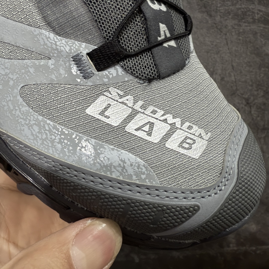 图片[5]-【莞产原底面】Salomon XT-4 OG Advanced 萨洛蒙系列低帮城市越野机能透气休闲运动鞋 478769 鞋舌处附有迷你网眼袋收纳鞋绳以及下方的多色 Logo 标签 接着搭载奶油色 ACS 技术中底以及金色 TPU 塑料部件提升鞋款耐用性 中底与鞋面之间饰有海蓝色条状细节有效增添鞋款层次 最后应用黑色 Contragrip Chevron 外底完成鞋款设计 这次配色颇为高调 两款配色均以绚丽的渐变设计呈现 一款以粉紫渐变主打 另一款以黄绿渐变呈现 视觉效果相当吸睛 鞋面的使用玻璃纤维覆盖物加固 并通过细绳扣系带系统进行锁定 Salomon 的品牌logo 出现在脚后跟和前掌部位 中底虽然偏薄 但非常耐用 与模压塑料ACS 框架以及致密AC2 Muscle 鞋底单元结合 能够提供出色的支撑力和缓冲性 尺码：36 36.5 37.5 38 38.5 39 40 40.5 41 42 42.5 43 44 44.5 45-选品中心