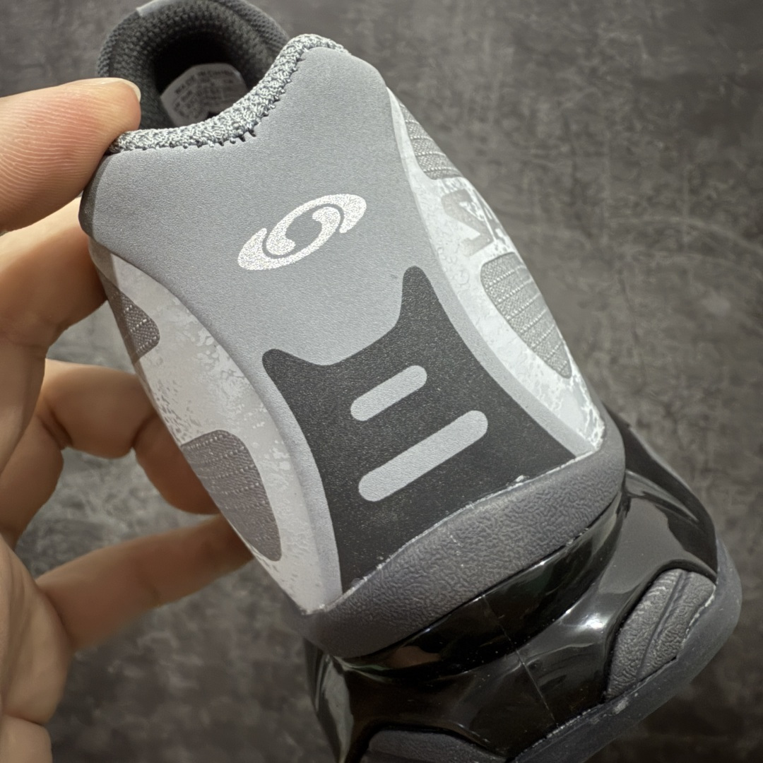 图片[2]-【莞产原底面】Salomon XT-4 OG Advanced 萨洛蒙系列低帮城市越野机能透气休闲运动鞋 478769 鞋舌处附有迷你网眼袋收纳鞋绳以及下方的多色 Logo 标签 接着搭载奶油色 ACS 技术中底以及金色 TPU 塑料部件提升鞋款耐用性 中底与鞋面之间饰有海蓝色条状细节有效增添鞋款层次 最后应用黑色 Contragrip Chevron 外底完成鞋款设计 这次配色颇为高调 两款配色均以绚丽的渐变设计呈现 一款以粉紫渐变主打 另一款以黄绿渐变呈现 视觉效果相当吸睛 鞋面的使用玻璃纤维覆盖物加固 并通过细绳扣系带系统进行锁定 Salomon 的品牌logo 出现在脚后跟和前掌部位 中底虽然偏薄 但非常耐用 与模压塑料ACS 框架以及致密AC2 Muscle 鞋底单元结合 能够提供出色的支撑力和缓冲性 尺码：36 36.5 37.5 38 38.5 39 40 40.5 41 42 42.5 43 44 44.5 45-选品中心