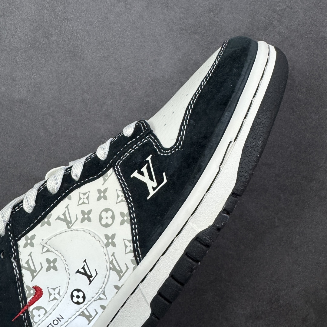 图片[5]-【定制版】Louis Vuitton x Nike Dunk SB Low 路易威登LV x 耐克 SB 低帮 黑白色 鞋身整体以白色皮革打造，搭配黑色麂皮框架覆盖层，使鞋款十分百搭，鞋舌绣标上以LV字样呈现，鞋身两侧的Swoosh Loggo采用白色点缀，后跟装饰片使用黑色制作，后跟Nike字样以白色刺绣妆点，鞋头处LV字样采用白色点缀，后跟印有LLouis Vuitton字样，彰显联名身份；最后以米白色中底搭配黑色橡胶外底完善整体设计收尾。 货号：KG6699-F02 尺码：36 36.5 37.5 38 38.5 39 40 40.5 41 42 42.5 43 44 44.5 45 编码：GLB320330-选品中心