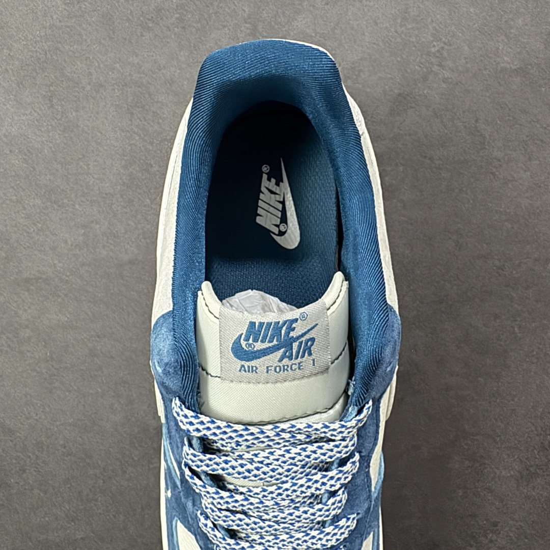 图片[7]-【定制版】奢潮碰撞，经典重塑｜Nike Air Force 1 Low x Dior联名定制款！当高奢顶流Dior遇上街头经典Nike Air Force 1 Low，这双SS1979-010直接将奢潮融合的美学玩到了极致！鞋身以雾霾蓝翻毛皮搭配米白荔枝纹皮革，拼接浅灰麂皮打造出层次丰富的视觉质感；Dior经典的Oblique老花铺满Swoosh，鞋侧的CD字母标识与鞋头迷你勾刺绣遥相呼应，奢牌基因与街头符号的碰撞毫无违和感。经典的AIR气垫大底保留了AF1的复古灵魂，上脚既能踩出舒适脚感，又能轻松拿捏高街与奢雅的双重风格。不管是搭配高街工装还是轻奢休闲装，这双定制款AF1都能成为造型的点睛之笔，让你在潮流圈层里轻松脱颖而出！ 尺码：36-45 编码：HXSA310320-选品中心