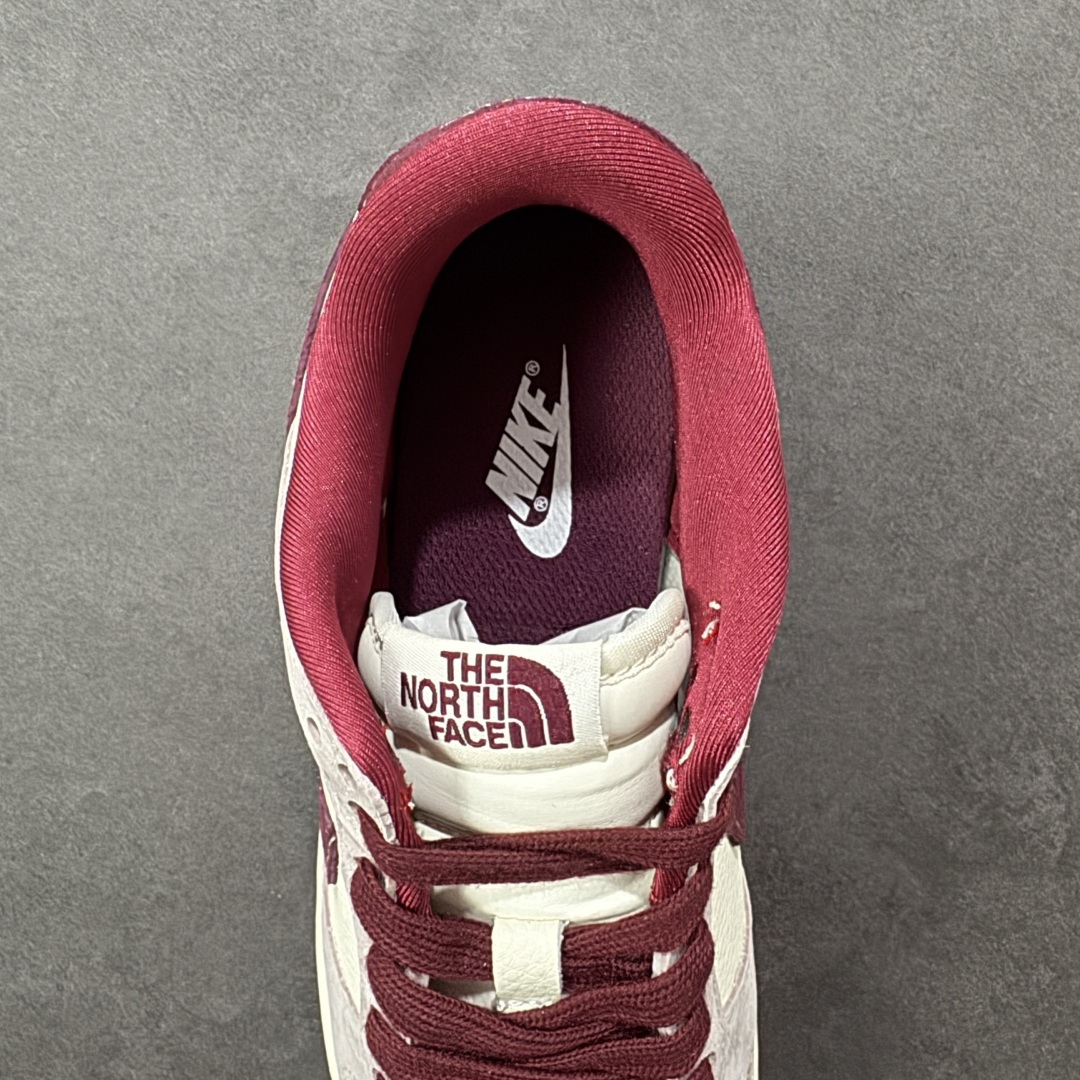 图片[7]-【定制版】Nike SB Dunk Low 马年限定 猪八红北面 高端定制 低帮休闲板鞋 #定制鞋盒 大厂纯原品质出货 超高清洁度 皮料切割干净无任何毛边 细节完美 货号：DN3168-016 尺码：36 36.5 37.5 38 38.5 39 40 40.5 41 42 42.5 43 44 44.5 45-选品中心