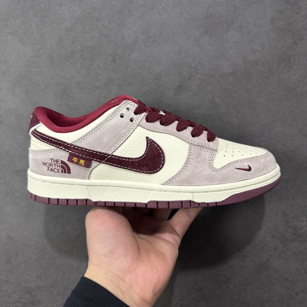 【定制版】Nike SB Dunk Low 马年限定 猪八红北面 高端定制 低帮休闲板鞋 #定制鞋盒 大厂纯原品质出货 超高清洁度 皮料切割干净无任何毛边 细节完美 货号：DN3168-016 尺码：36 36.5 37.5 38 38.5 39 40 40.5 41 42 42.5 43 44 44.5 45-选品中心
