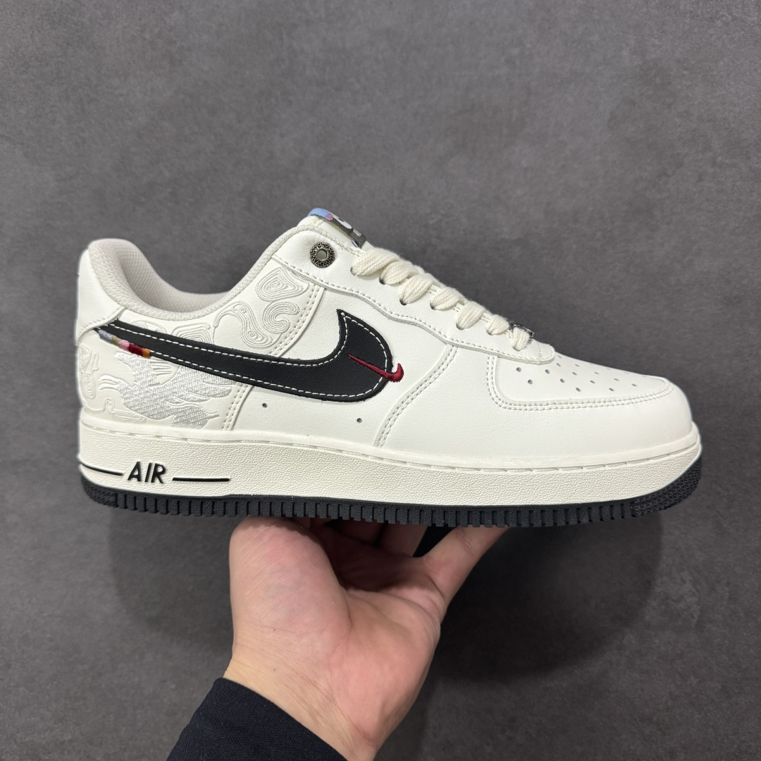 【定制版】NIke Air Force 1 \'07 Low “马年限定——经典黑飞马”空军一号 低帮 运动鞋 休闲鞋 折边针车 工艺难度大 原楦头原纸板 原装鞋盒 定制五金配件 内置全掌气垫 原厂鞋底 货号：DD1982-347 尺码：36 36.5 37.5 38 38.5 39 40 40.5 41 42 42.5 43 44 44.5 45-选品中心