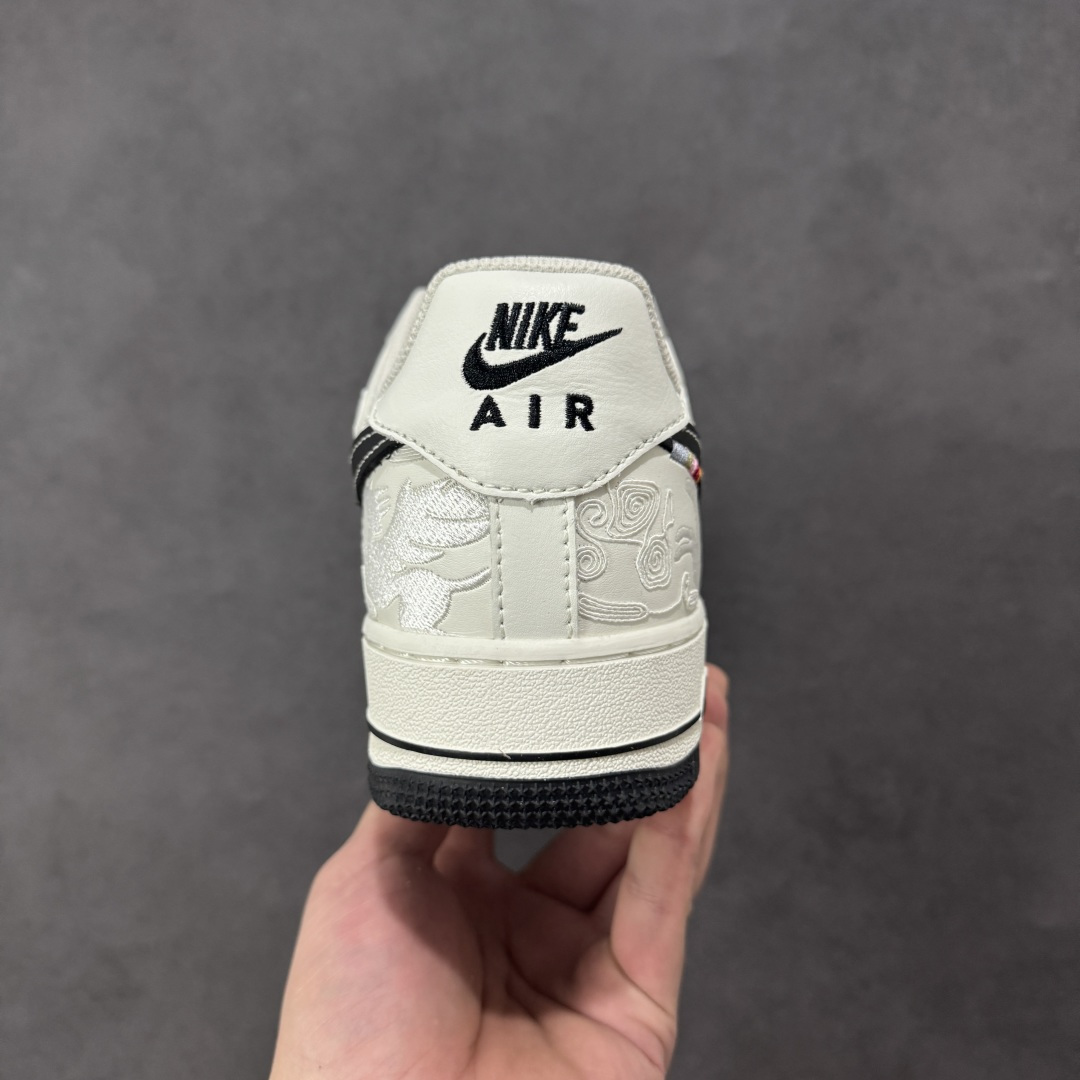 图片[4]-【定制版】NIke Air Force 1 \’07 Low “马年限定——经典黑飞马”空军一号 低帮 运动鞋 休闲鞋 折边针车 工艺难度大 原楦头原纸板 原装鞋盒 定制五金配件 内置全掌气垫 原厂鞋底 货号：DD1982-347 尺码：36 36.5 37.5 38 38.5 39 40 40.5 41 42 42.5 43 44 44.5 45-选品中心