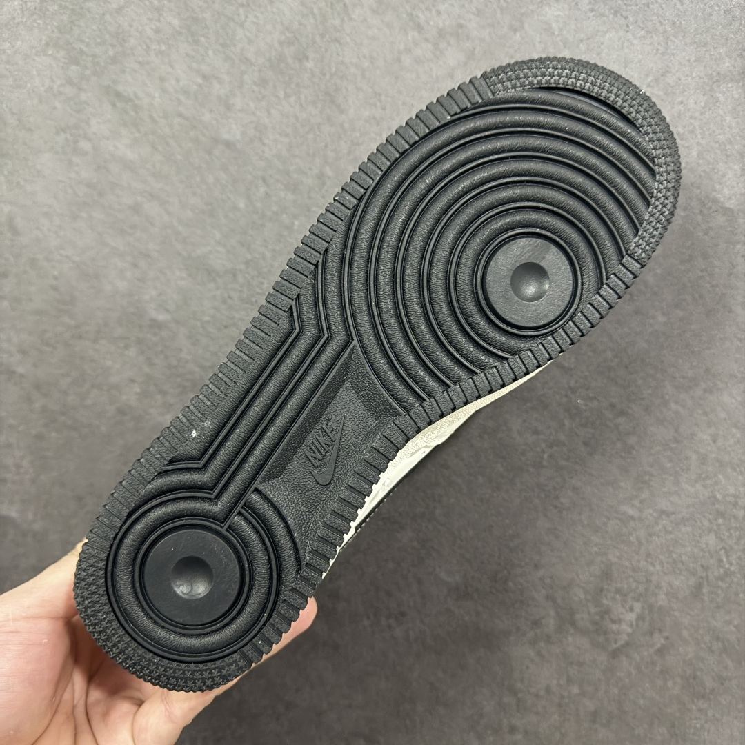 图片[9]-【定制版】NIke Air Force 1 \’07 Low “马年限定——经典黑飞马”空军一号 低帮 运动鞋 休闲鞋 折边针车 工艺难度大 原楦头原纸板 原装鞋盒 定制五金配件 内置全掌气垫 原厂鞋底 货号：DD1982-347 尺码：36 36.5 37.5 38 38.5 39 40 40.5 41 42 42.5 43 44 44.5 45-选品中心